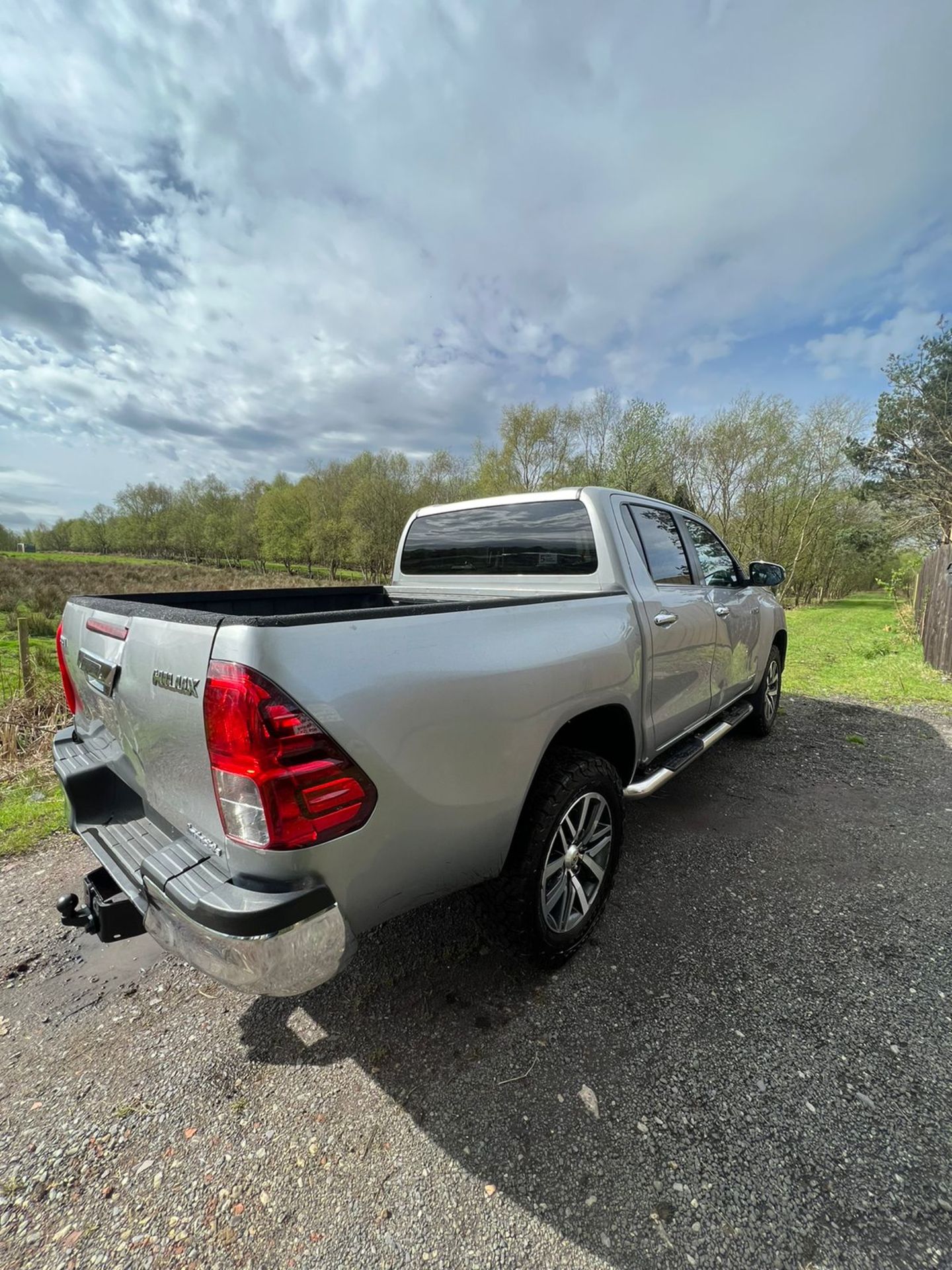 TOYOTA HILUX INVINCIBLE - Bild 18 aus 25