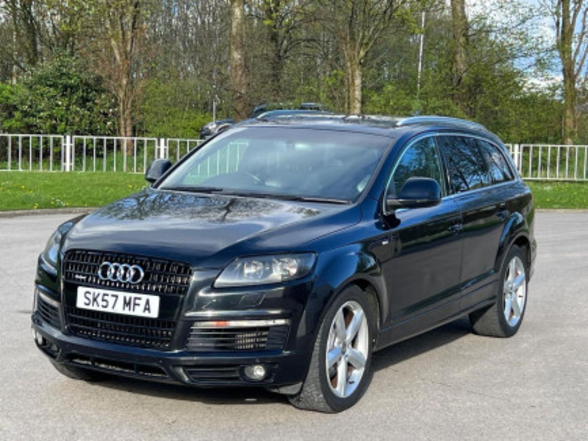 EXPERIENCE LUXURY AND PERFORMANCE: AUDI Q7 3.0 TDI S LINE QUATTRO - Image 28 of 86