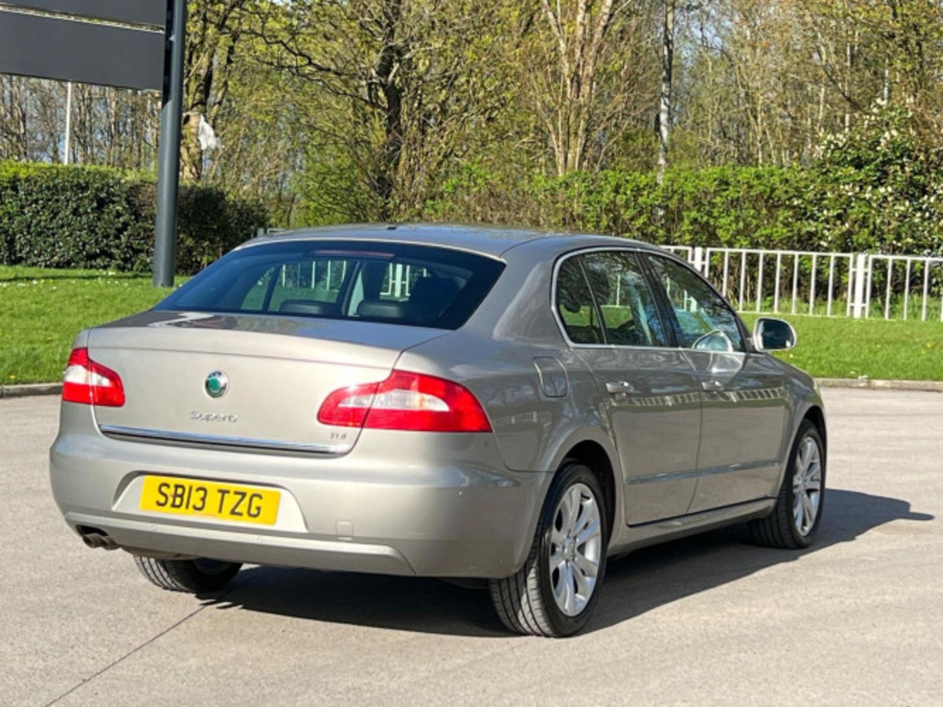 >>--NO VAT ON HAMMER--<<STYLISH AND RELIABLE SKODA SUPERB 1.6 TDI S GREENLINE II EURO 5 - Image 97 of 141