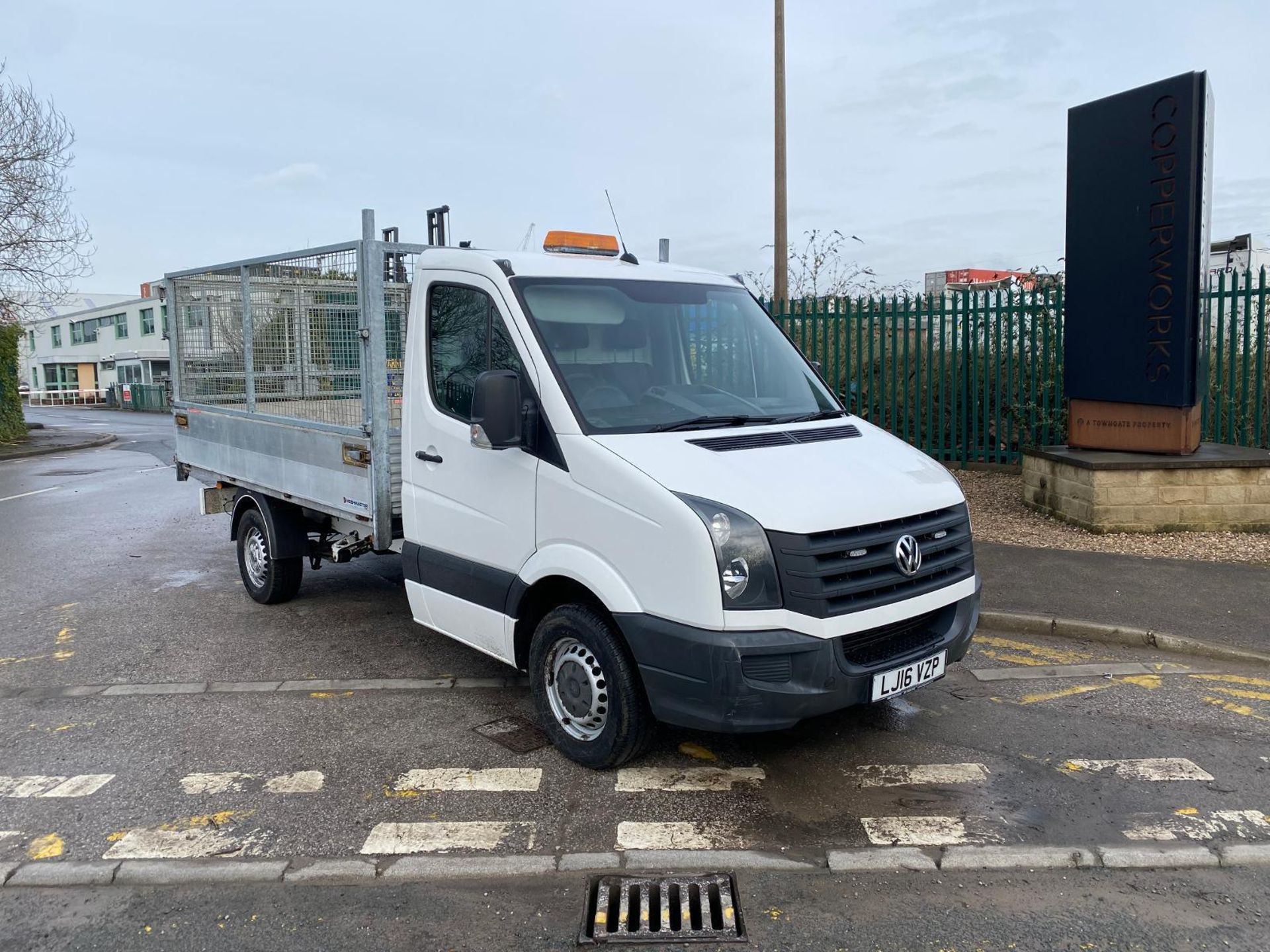 2016 VW CRAFTER: DROP DOWN CAGE TIPPER, MANUAL TRANSMISSION