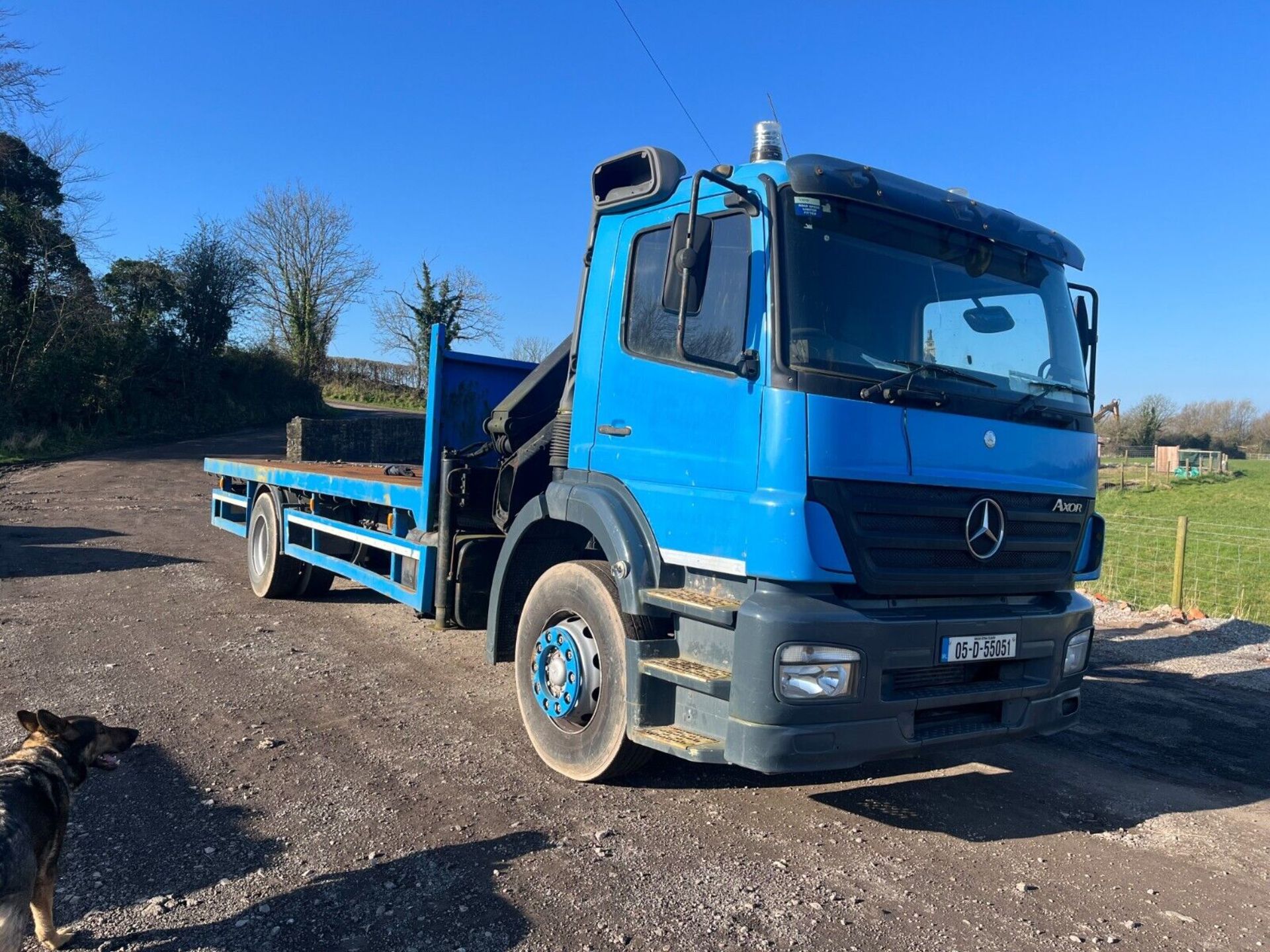 2005 MERCEDES AXOR FLATBED WITH PALFINGER CRANE