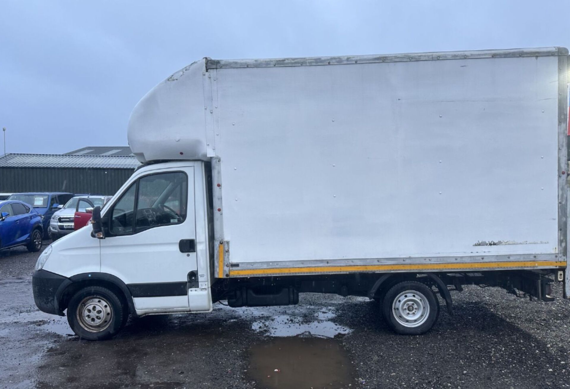 EFFICIENT HAULING: AUTOMATIC IVECO DAILY 35S11 LUTON - MOT: AUGUST 2024 - NO VAT ON HAMMER