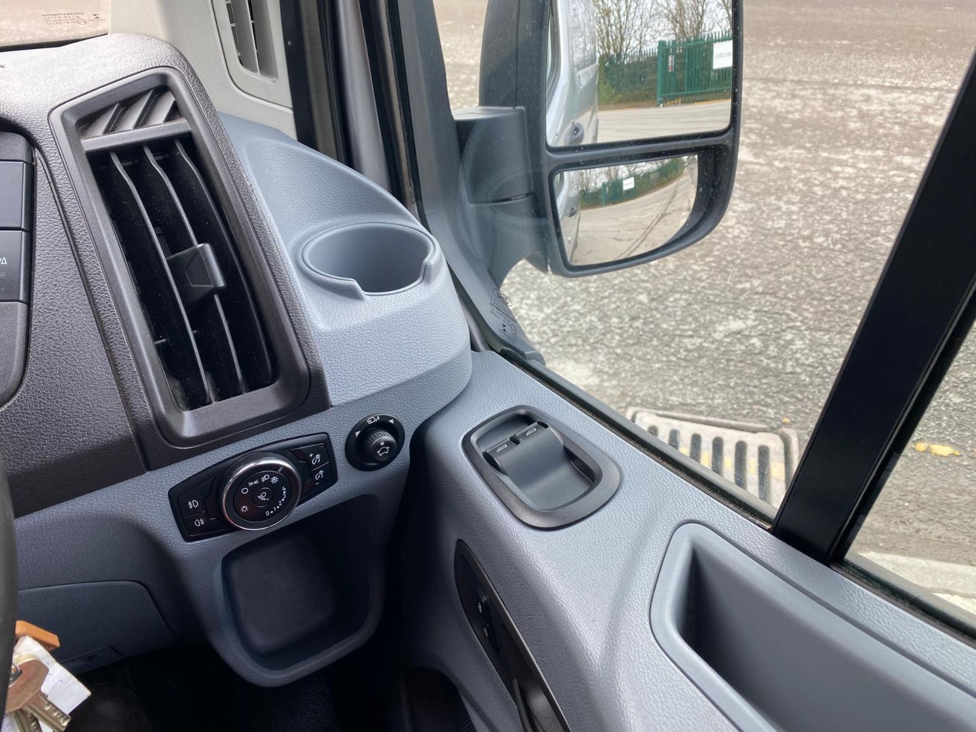 READY FOR ANYTHING: 2019 FORD TRANSIT DIESEL WITH FULL SERVICE >>--NO VAT ON HAMMER--<< - Image 11 of 15