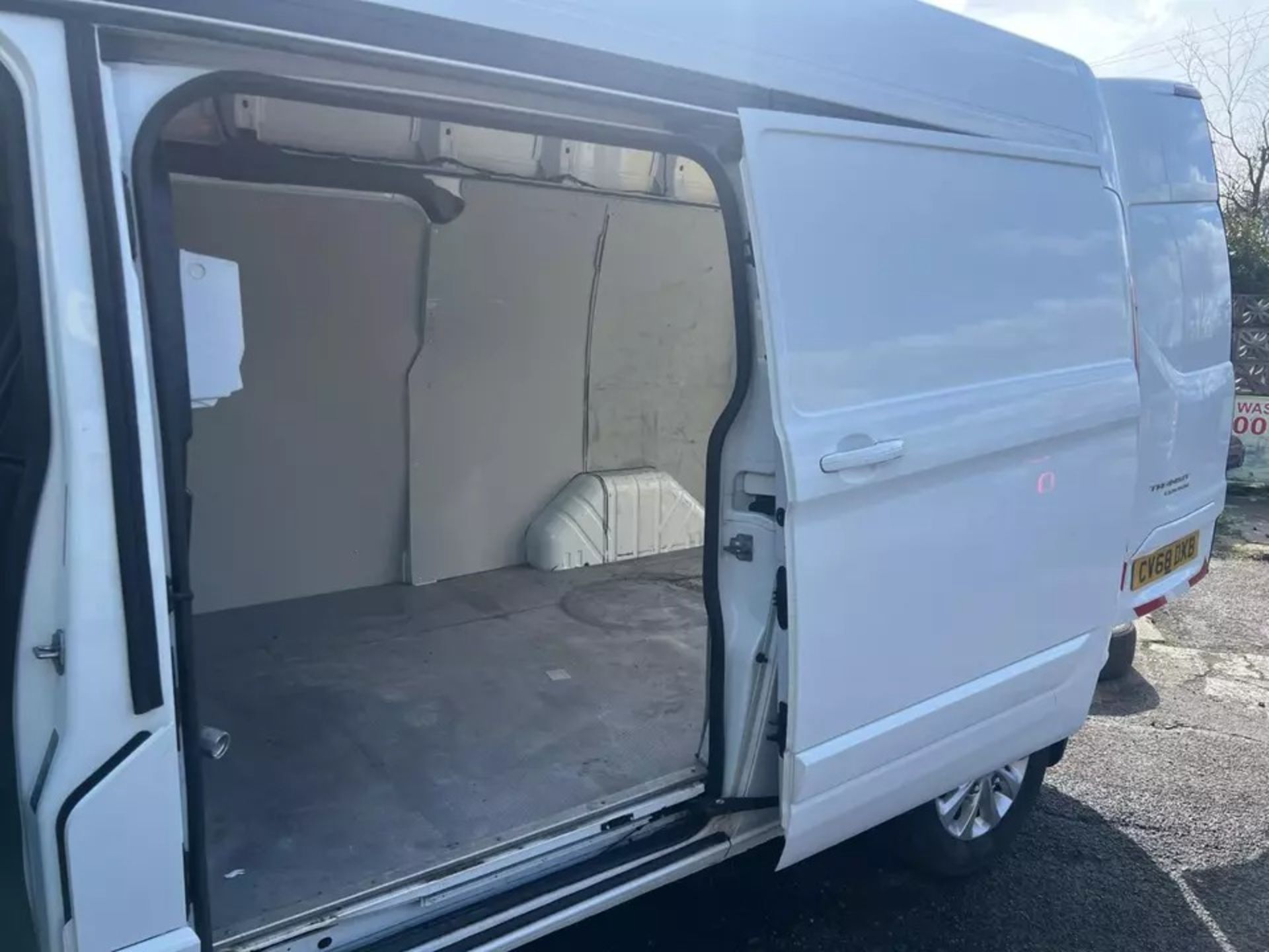 FORD TRANSIT CUSTOM LIMITED LWB HIGH TOP 2018 - Image 6 of 20