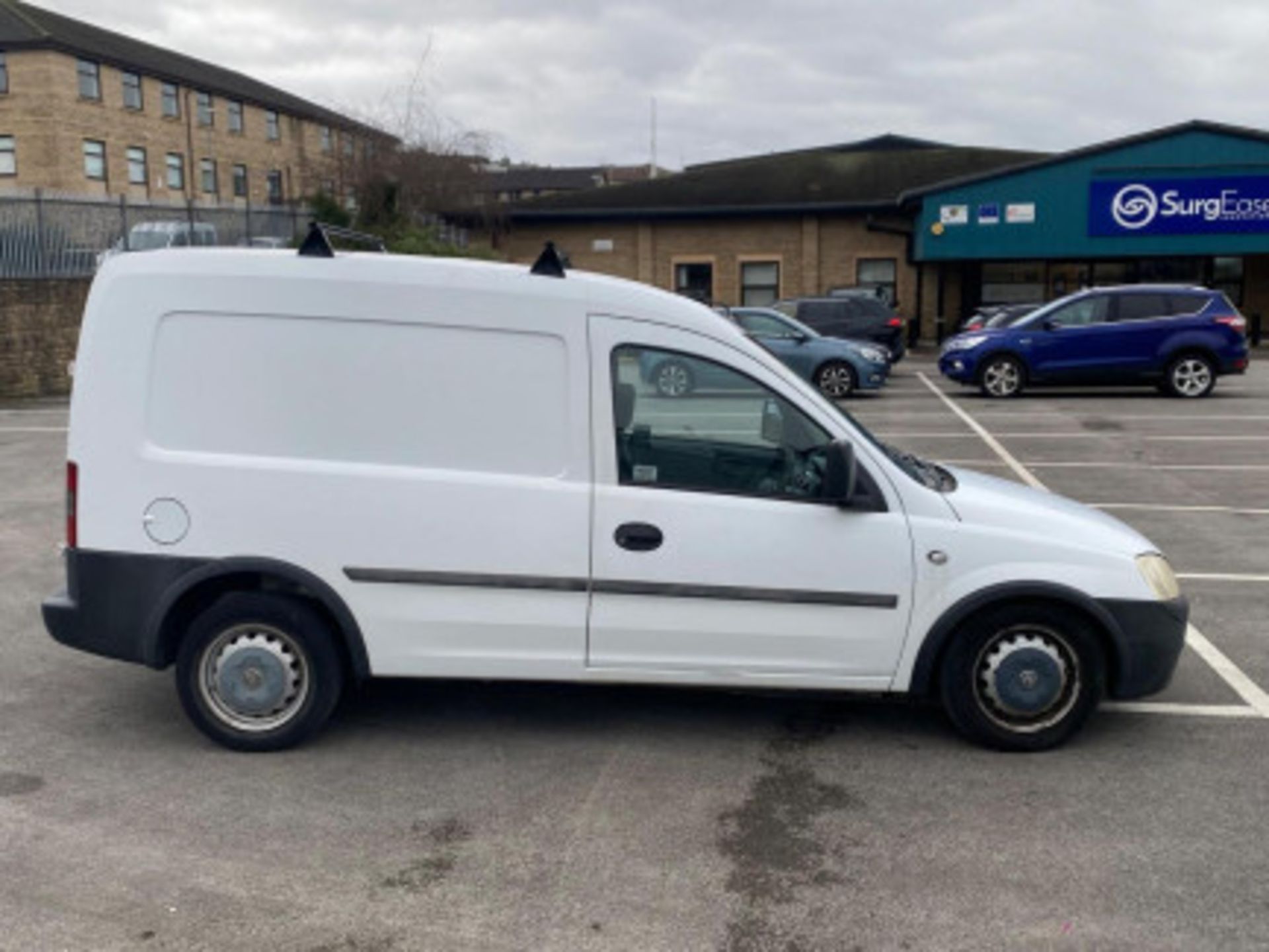 VAUXHALL COMBO 1.7 DTI 2000: A RELIABLE AND WELL-MAINTAINED VAN >>--NO VAT ON HAMMER--<< - Image 11 of 36