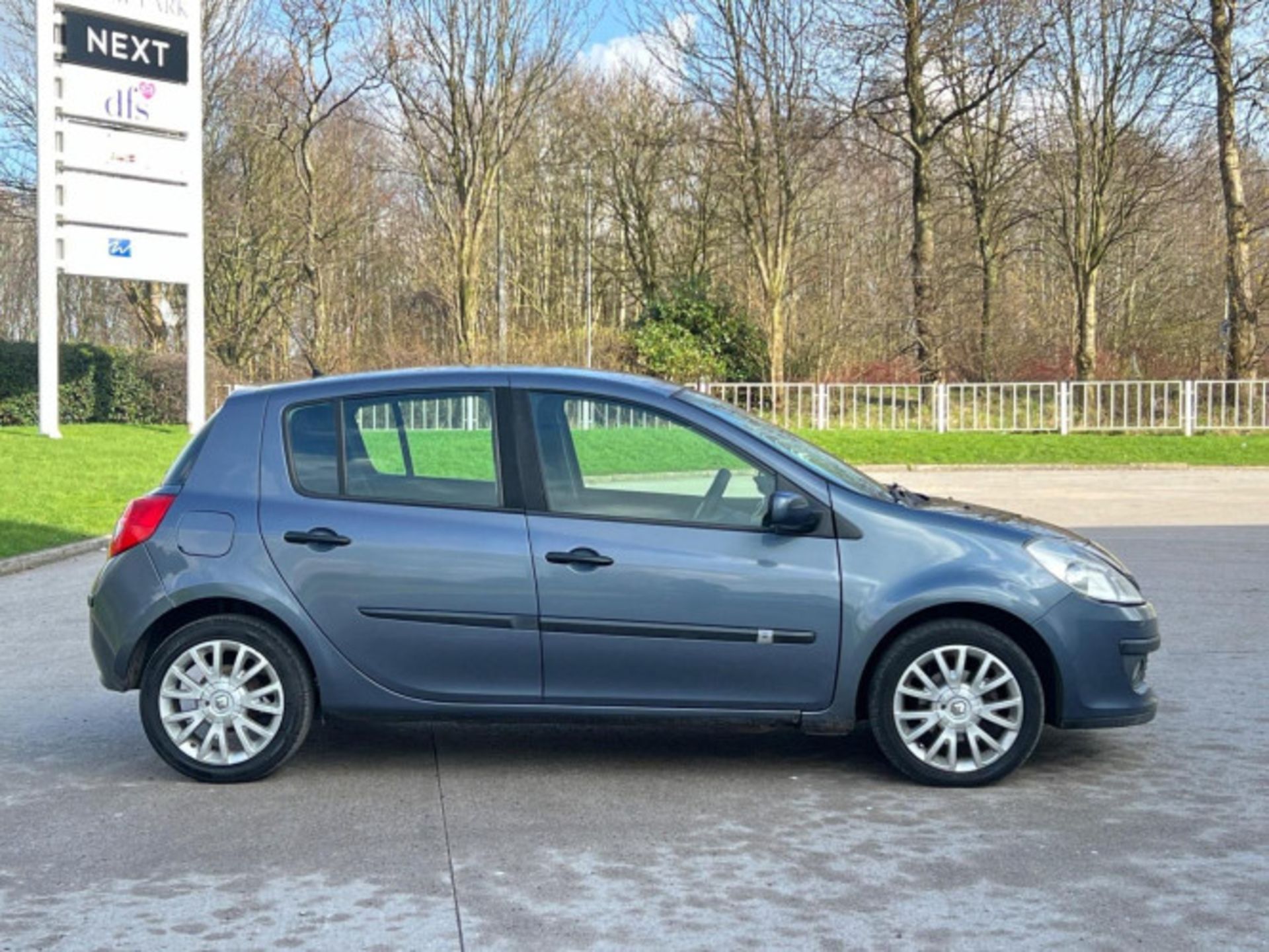 RENAULT CLIO 1.2 16V DYNAMIQUE 5DR **(ONLY K MILEAGE)** >>--NO VAT ON HAMMER--<< - Image 60 of 62