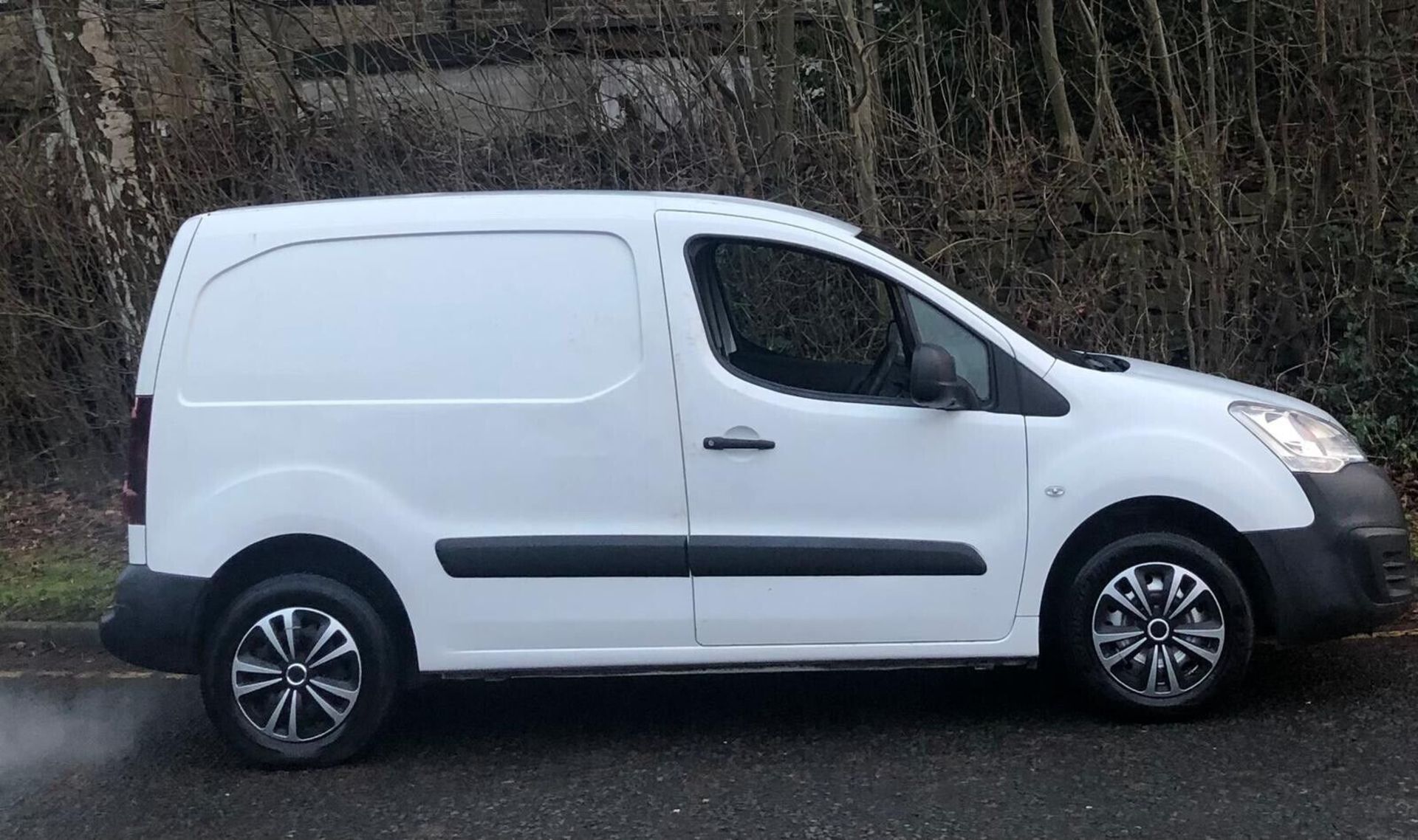 EFFICIENT WORKHORSE: 2016 PEUGEOT PARTNER BLUEHDI PANEL VAN >>--NO VAT ON HAMMER--<< - Image 7 of 7