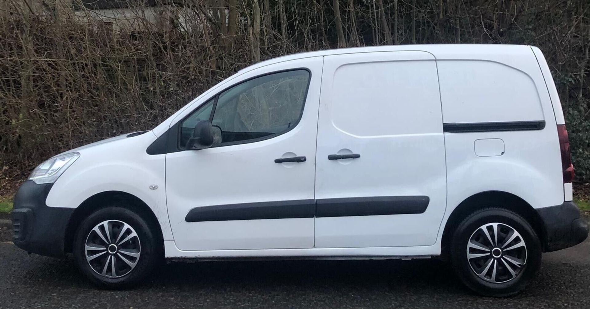 EFFICIENT WORKHORSE: 2016 PEUGEOT PARTNER BLUEHDI PANEL VAN >>--NO VAT ON HAMMER--<< - Image 3 of 7