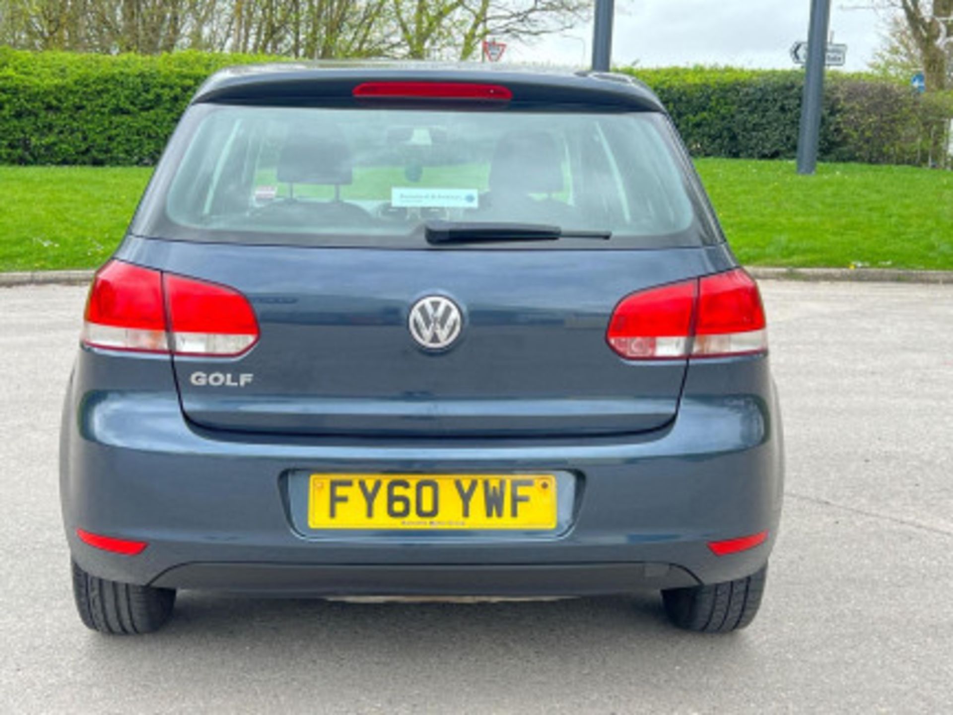 ELEVATE YOUR JOURNEY WITH THE VOLKSWAGEN GOLF 1.4 S EURO 5 5DR >>--NO VAT ON HAMMER--<< - Image 27 of 108