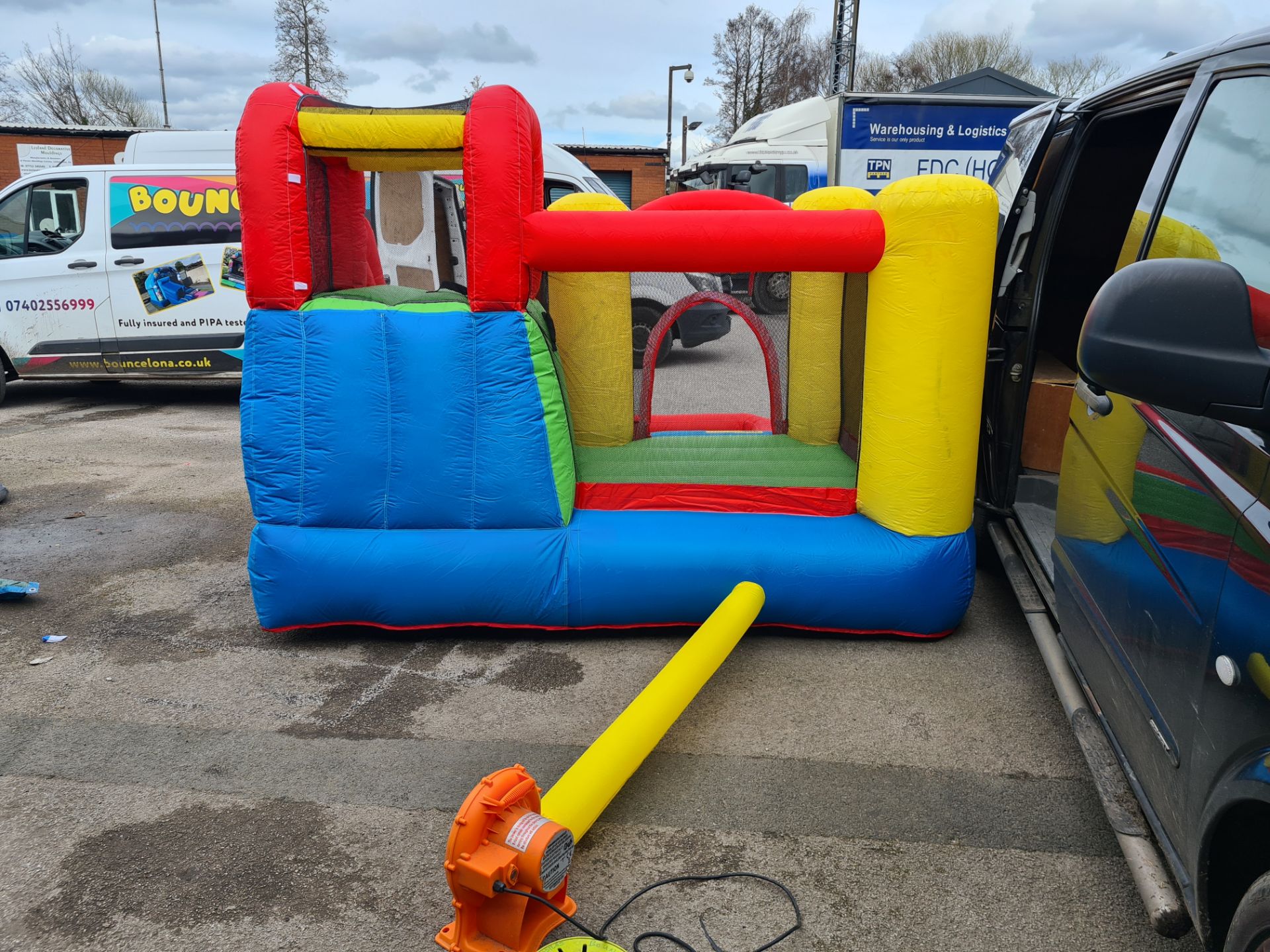 BRAND NEW - KIDS BLOW-UP WET & DRY BOUNCY PLAY AREA - NEW - Image 5 of 14