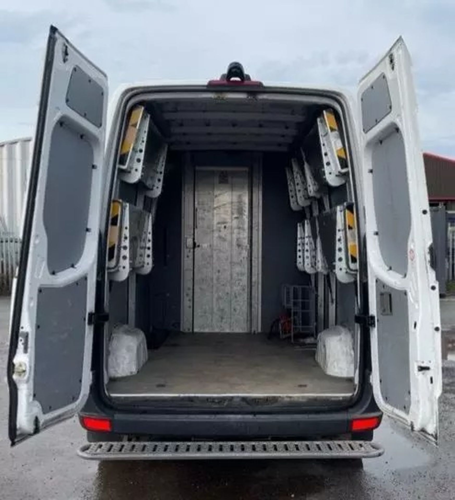 MERCEDES-BENZ SPRINTER 2013 - DIRECT FROM FEDEX, IDEAL FOR HEAVY DUTY - Image 11 of 13