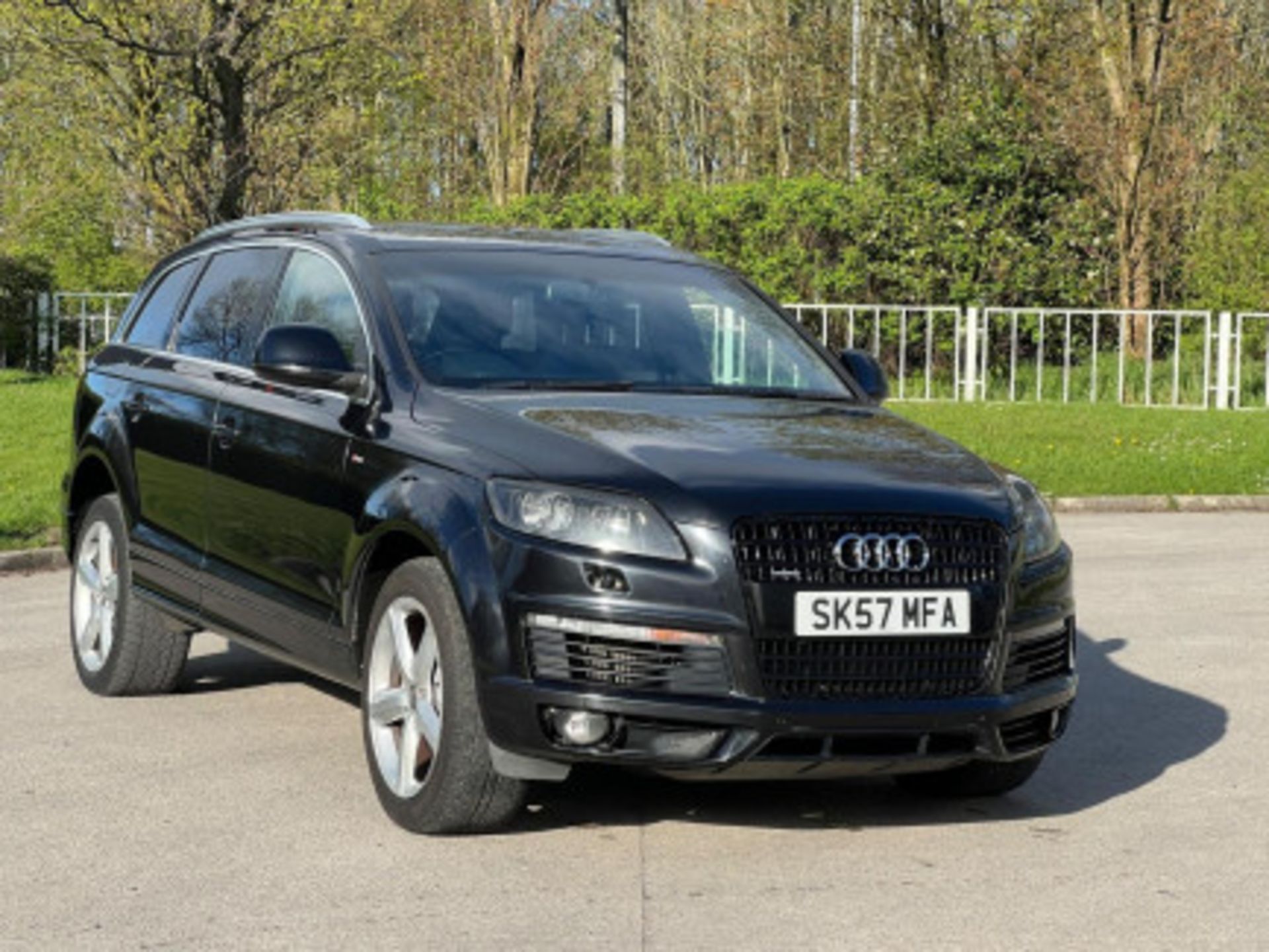 EXPERIENCE LUXURY AND PERFORMANCE: AUDI Q7 3.0 TDI S LINE QUATTRO - Image 25 of 86