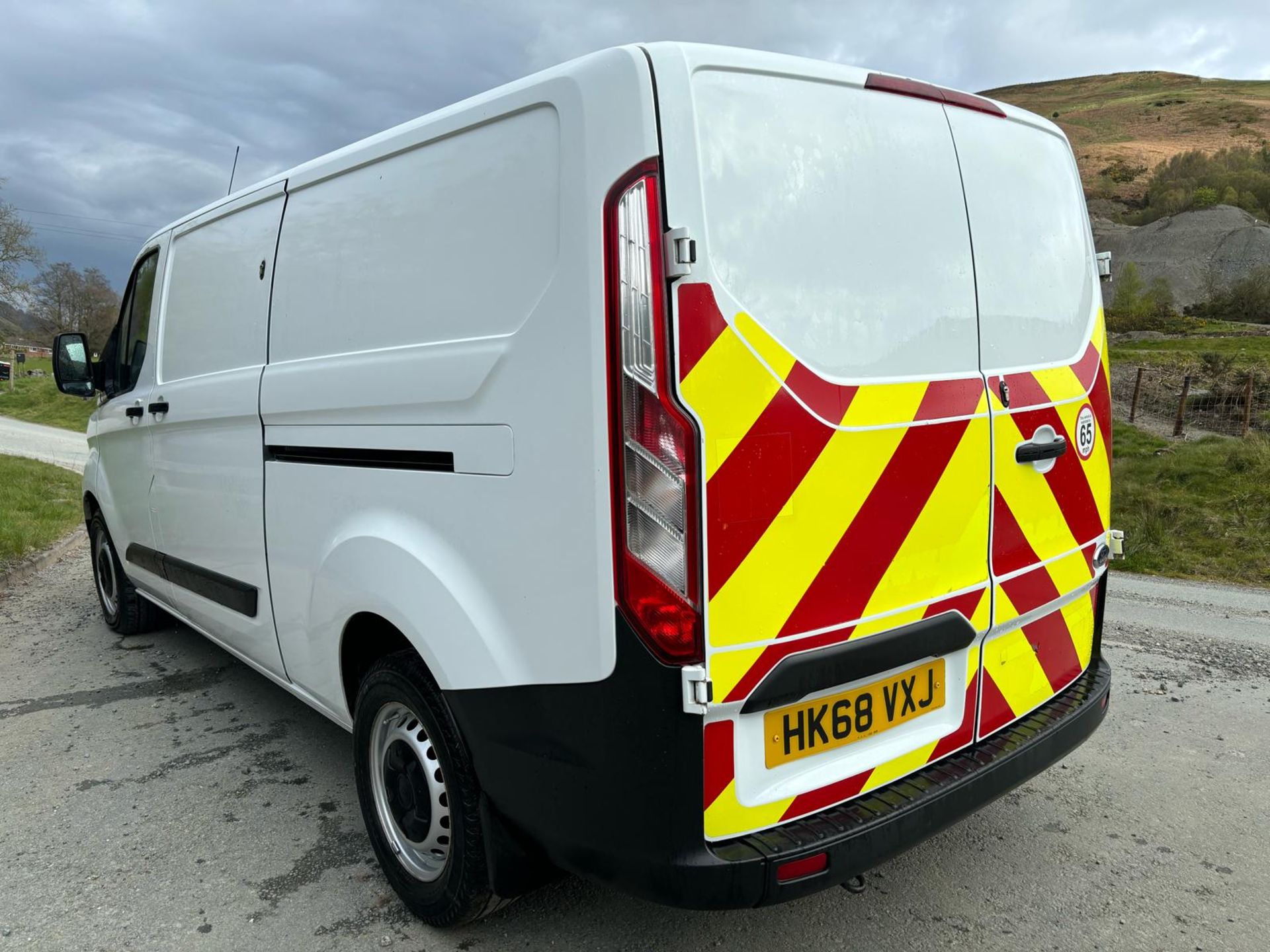 EFFICIENCY AND COMFORT COMBINED: 2019 FORD TRANSIT PANEL VAN T300 LWB WITH AIR CON! - Bild 13 aus 15