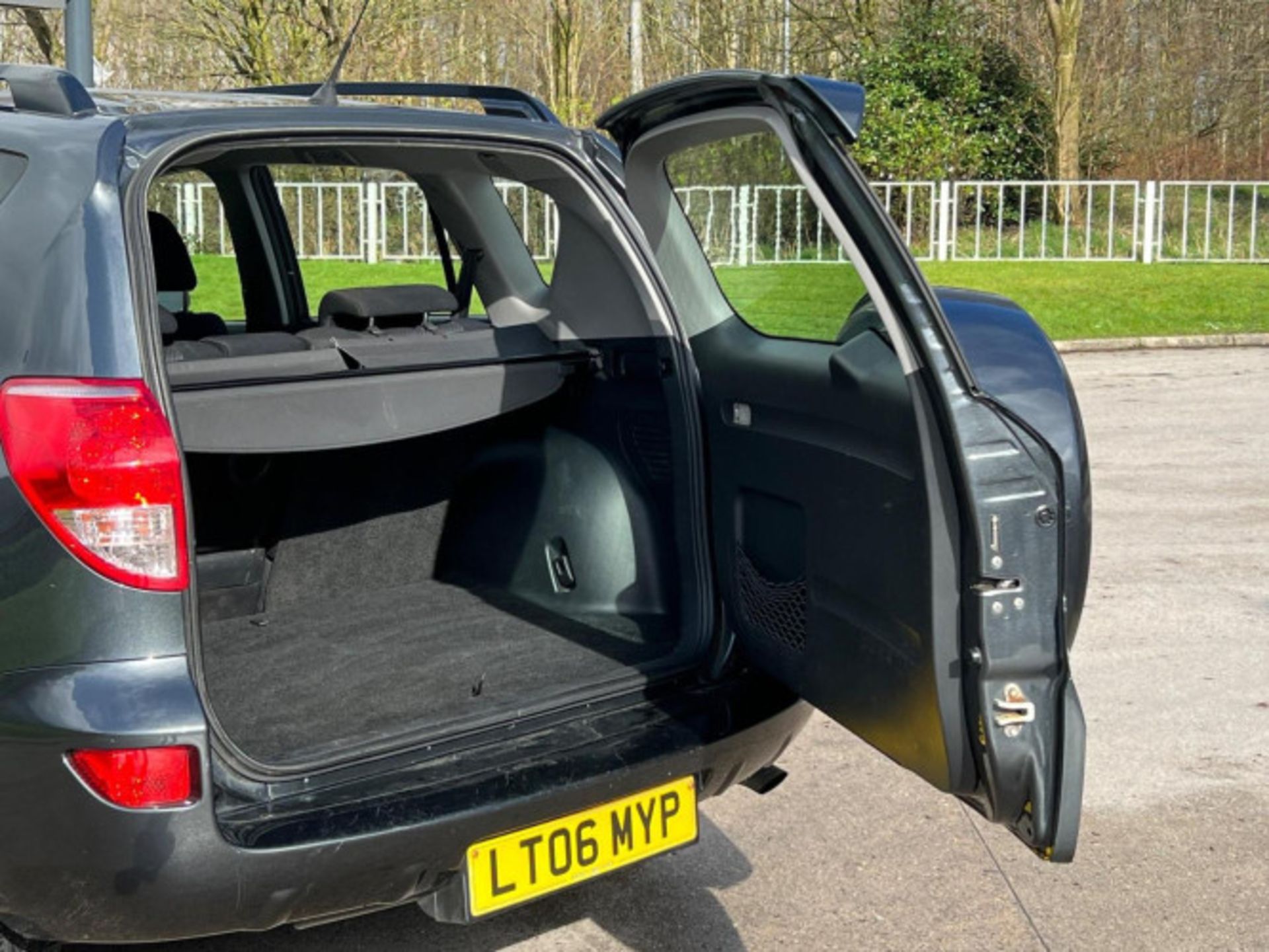 2006 TOYOTA RAV4 2.0 XT3 4WD 5DR >>--NO VAT ON HAMMER--<< - Image 106 of 131