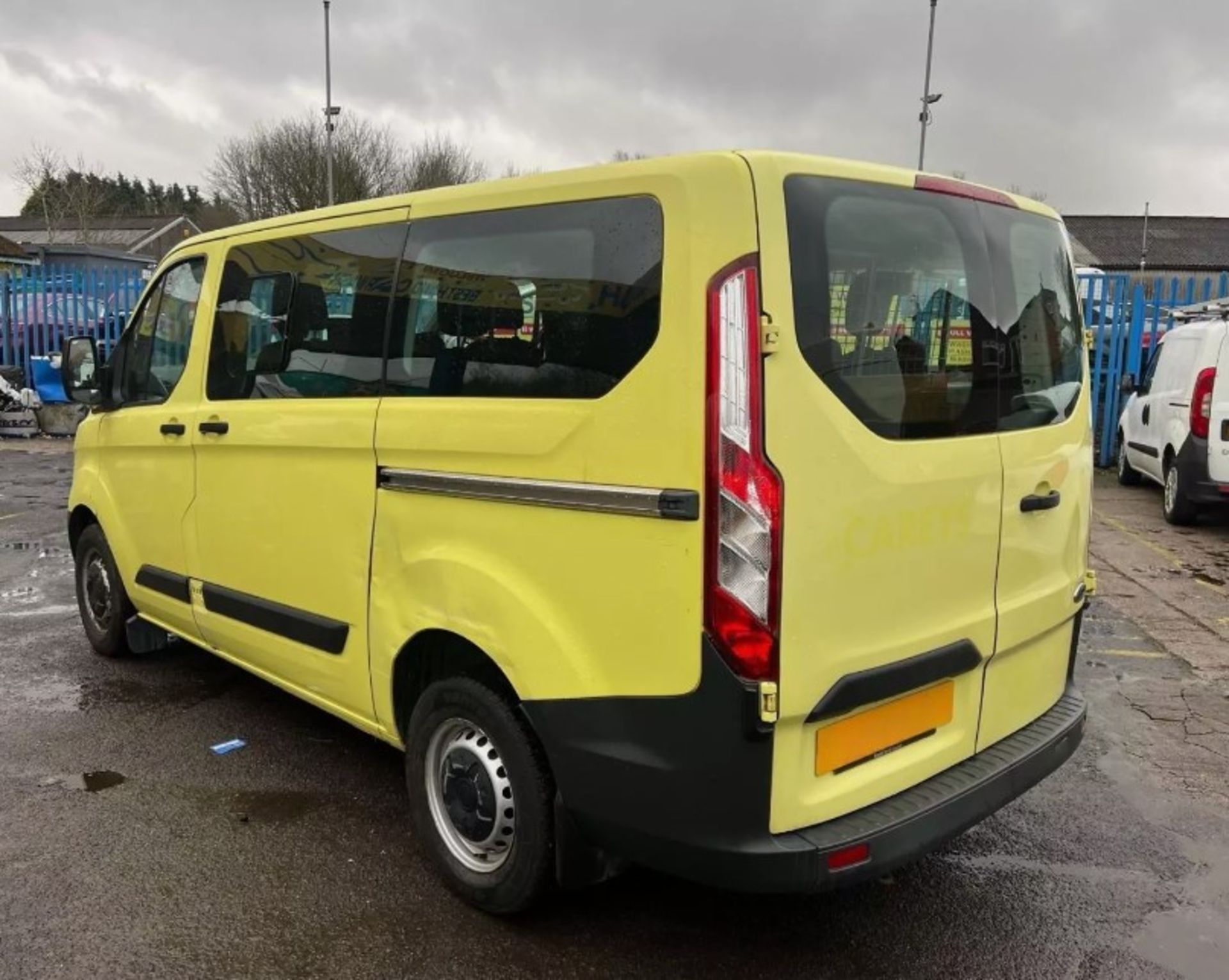 FORD TRANSIT CUSTOM SWB L1 9 SEATER MINIBUS - Image 5 of 14