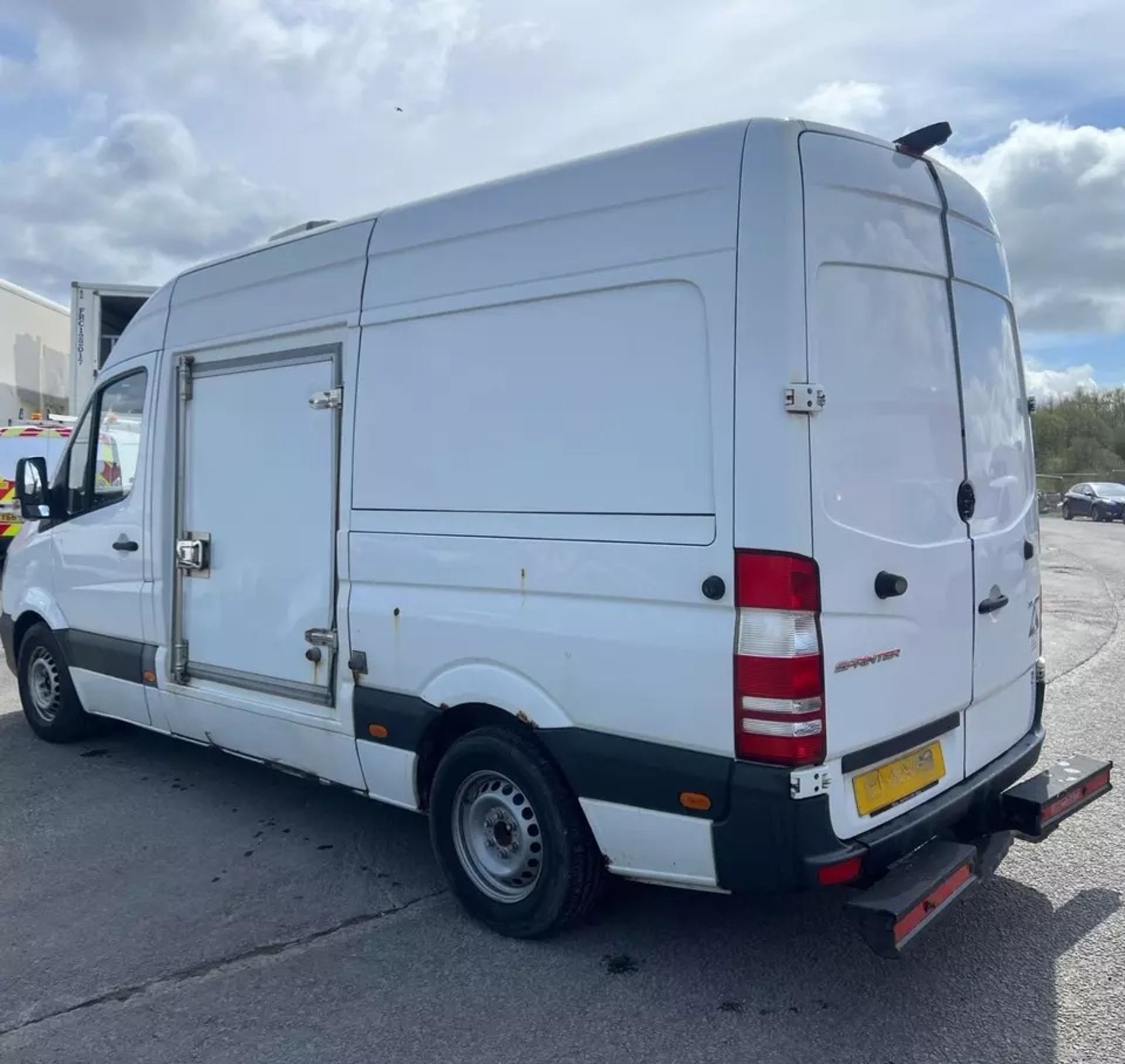 MERCEDES-BENZ SPRINTER 314 CDI MWB FRIDGE VANS (2017) - Image 13 of 15