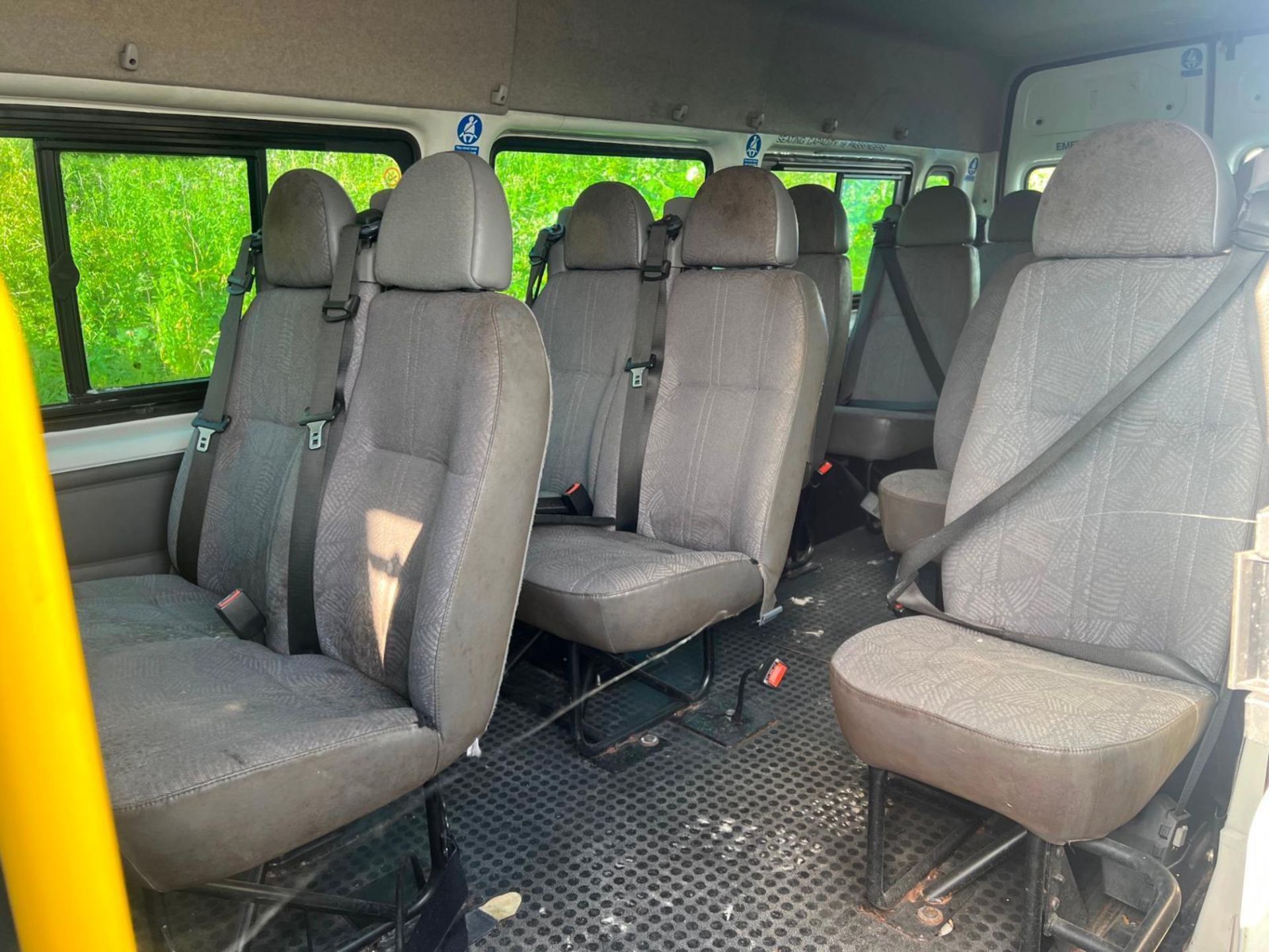 >>--NO VAT ON HAMMER--<< REVIVE THE FORD TRANSIT LWB 17 SEATER MINIBUS! **SPARES OR REPAIRS - Image 3 of 5