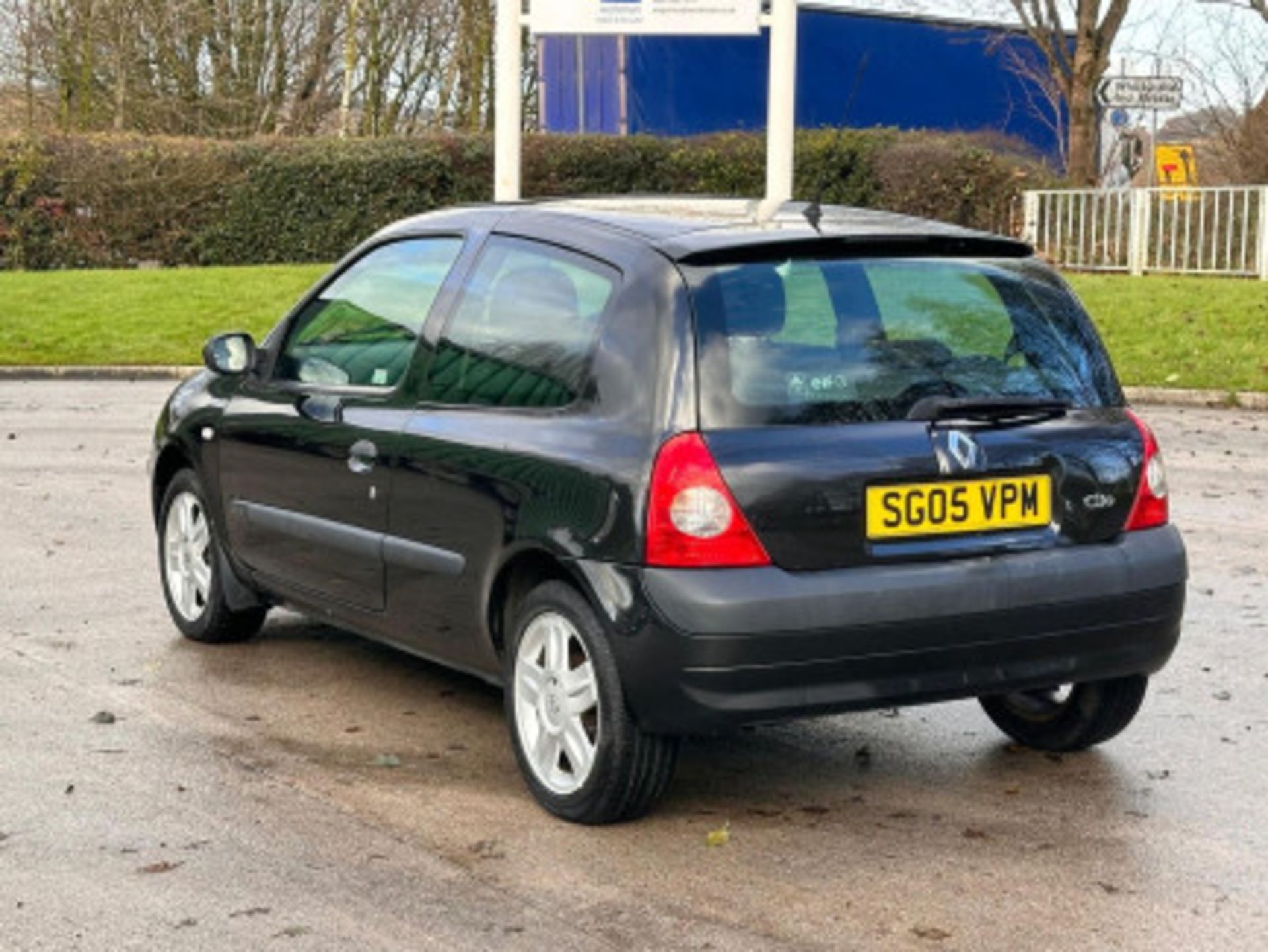 2005 RENAULT CLIO 1.2 16V DYNAMIQUE 3DR **(ONLY 88K MILEAGE)** >>--NO VAT ON HAMMER--<< - Image 35 of 101