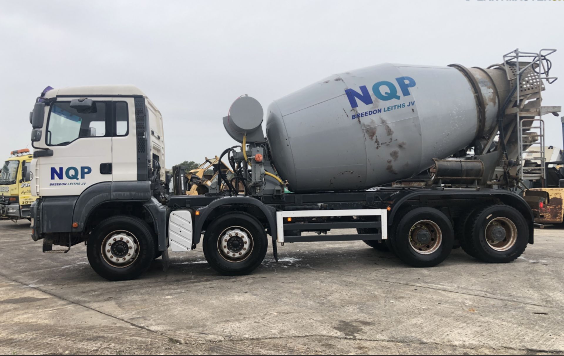 MAN 32-400 , 8×4 CEMENT MIXER TRUCK