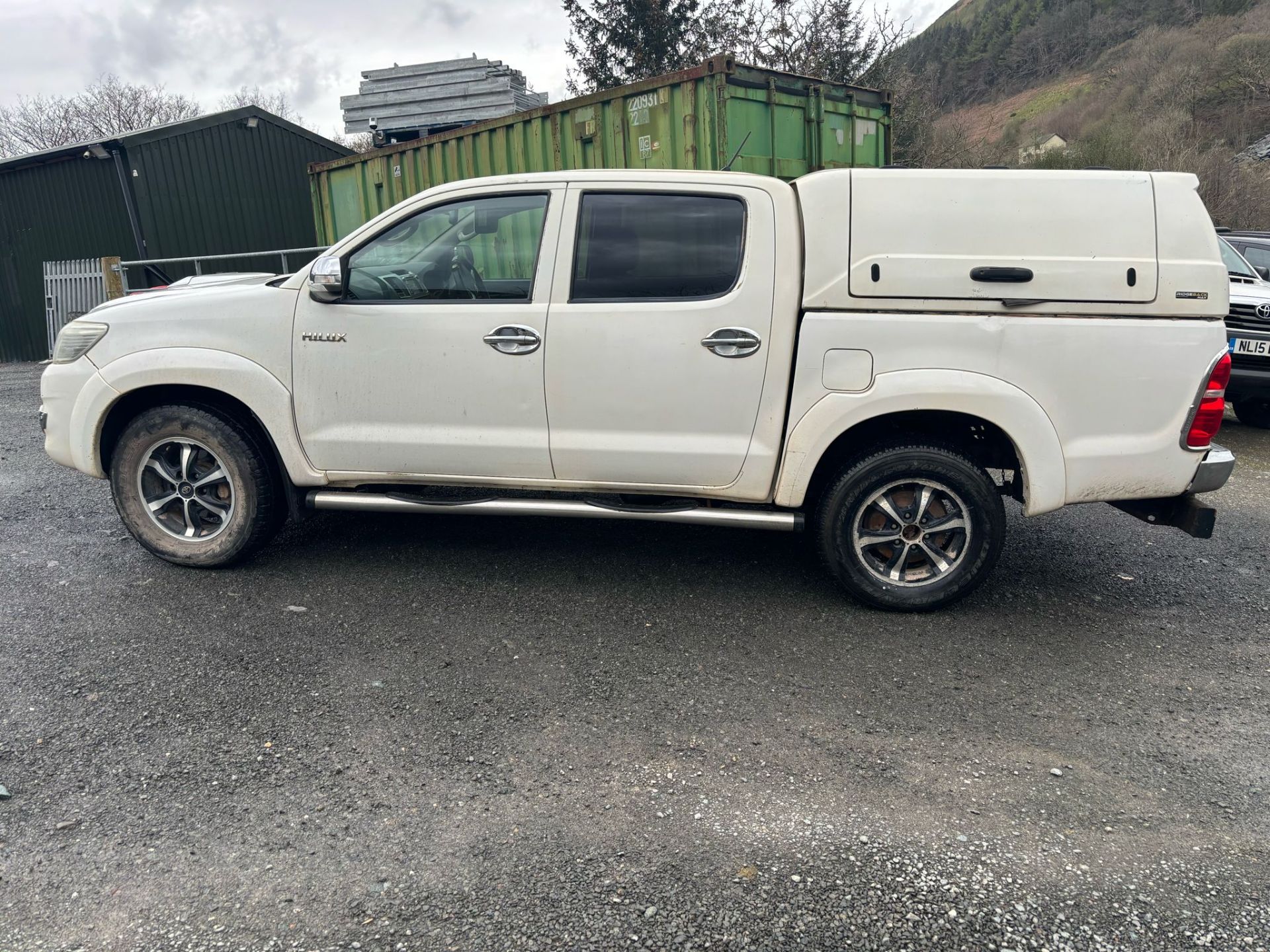2016 TOYOTA HILUX INVINCIBLE X - Image 2 of 3