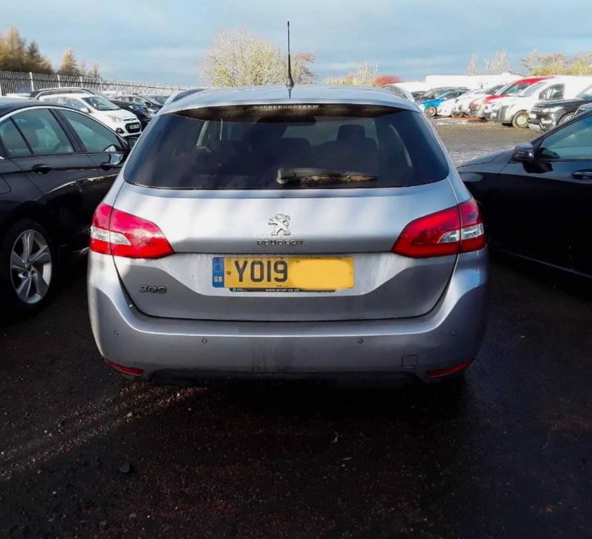 >>--NO VAT ON HAMMER--<< STYLISH 2019 PEUGEOT 308 ESTATE ALLURE HDI 130 (SPARES OR REPAIRS) - Image 4 of 13