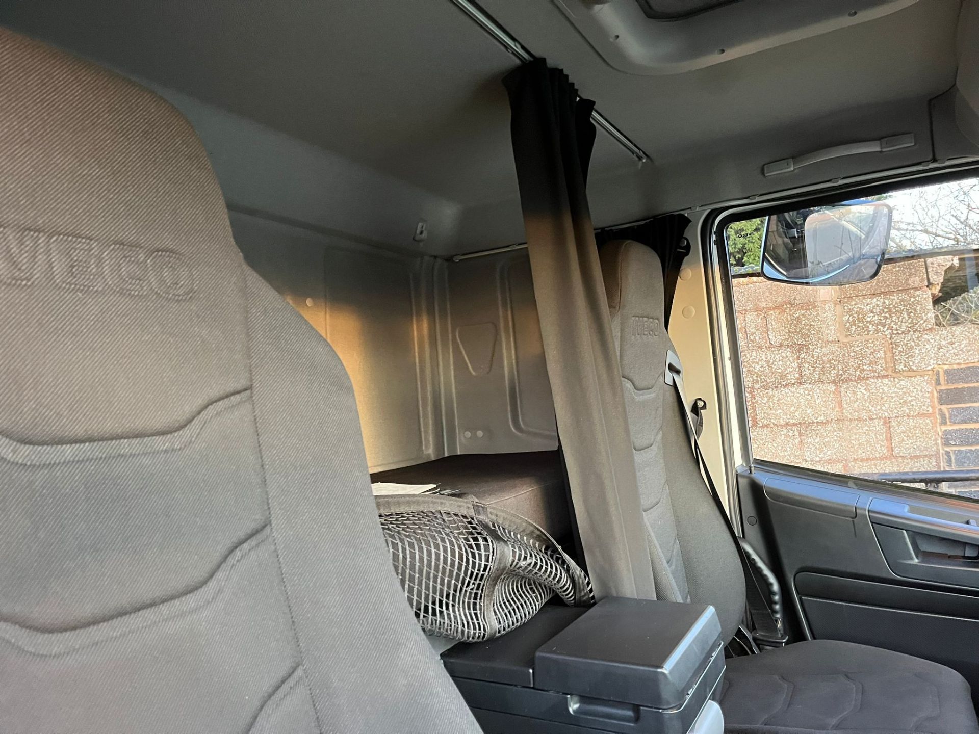 SPACIOUS SLEEPER CAB: 2019 IVECO EUROCARGO FOR HAULING - Image 7 of 21
