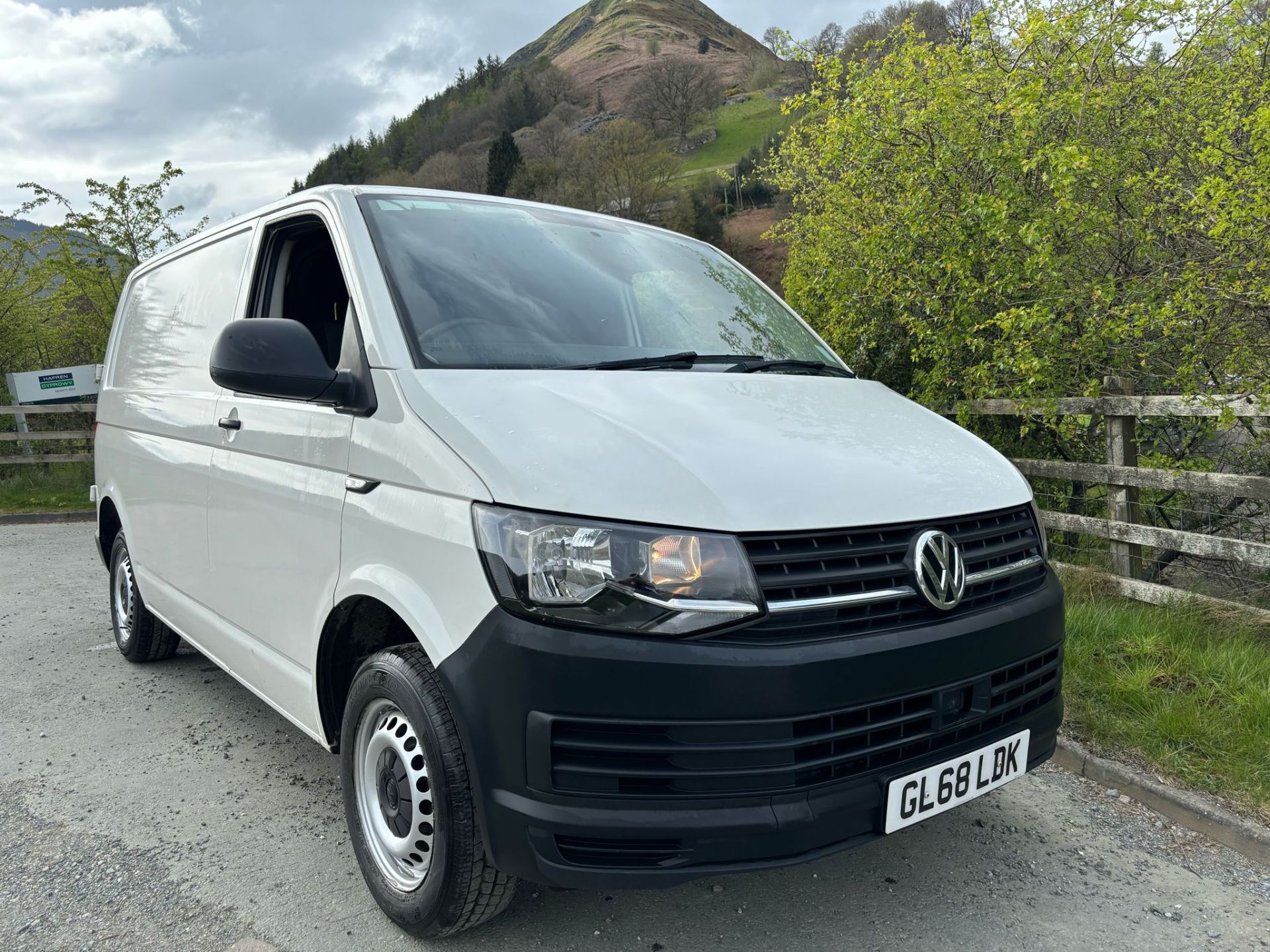 2019 VOLKSWAGEN TRANSPORTER T28 S LINE VW PANEL VAN - Image 10 of 15