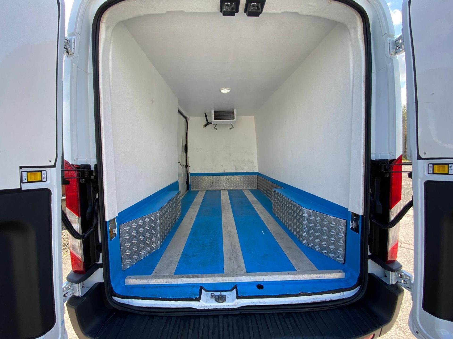 ICY EXPRESS: 2016 FORD TRANSIT REFRIGERATION EDITION >>--NO VAT ON HAMMER--<< - Image 6 of 15