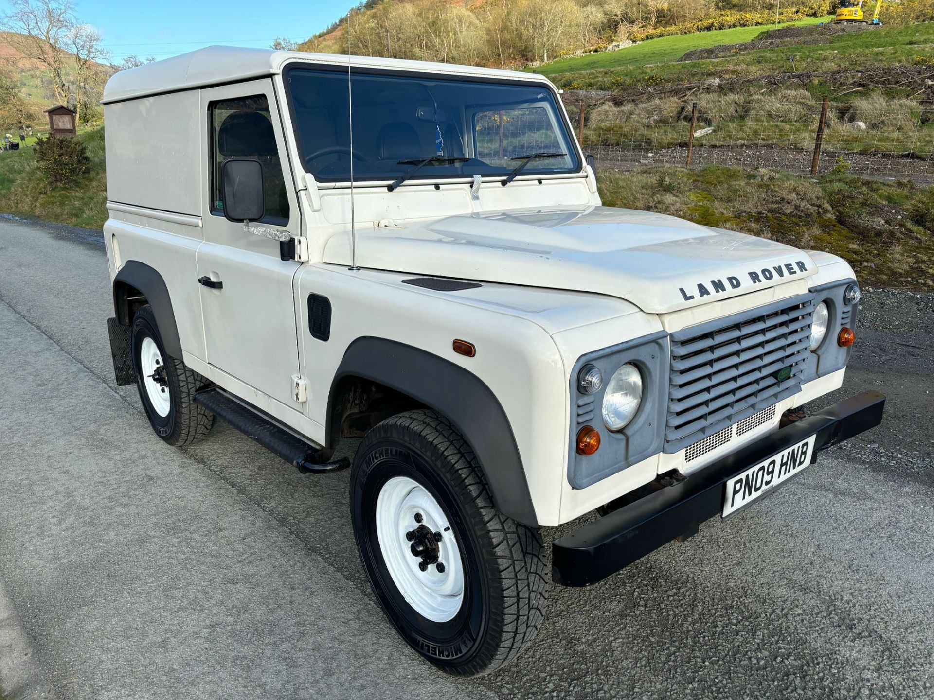 LAND ROVER DEFENDER 90 HARDTOP 4X4 SWB - Image 13 of 14