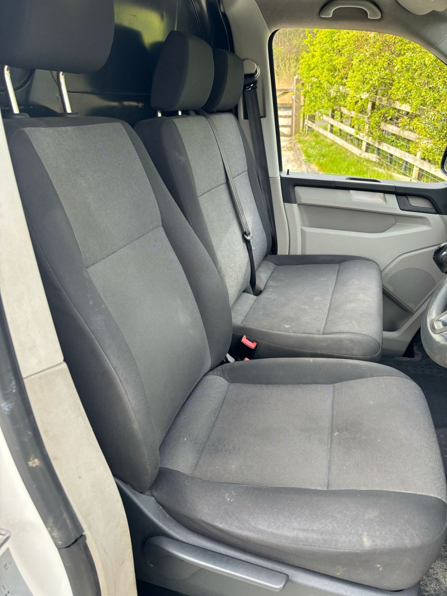 2019 VOLKSWAGEN TRANSPORTER T28 S LINE VW PANEL VAN - Image 5 of 15