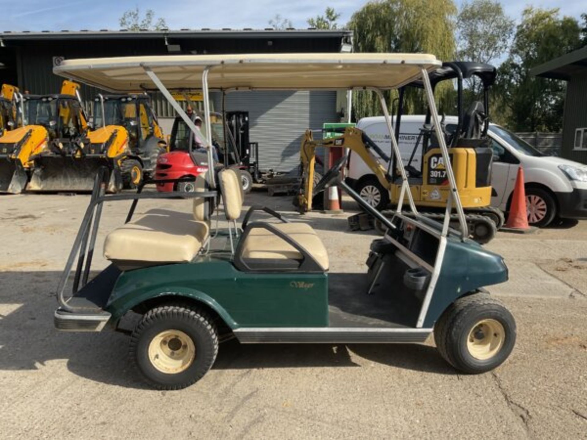 CLUB CAR VILLAGER GOLF BUGGY. PETROL. WINDSHIELD. 4 PASSENGERS. - Image 6 of 9