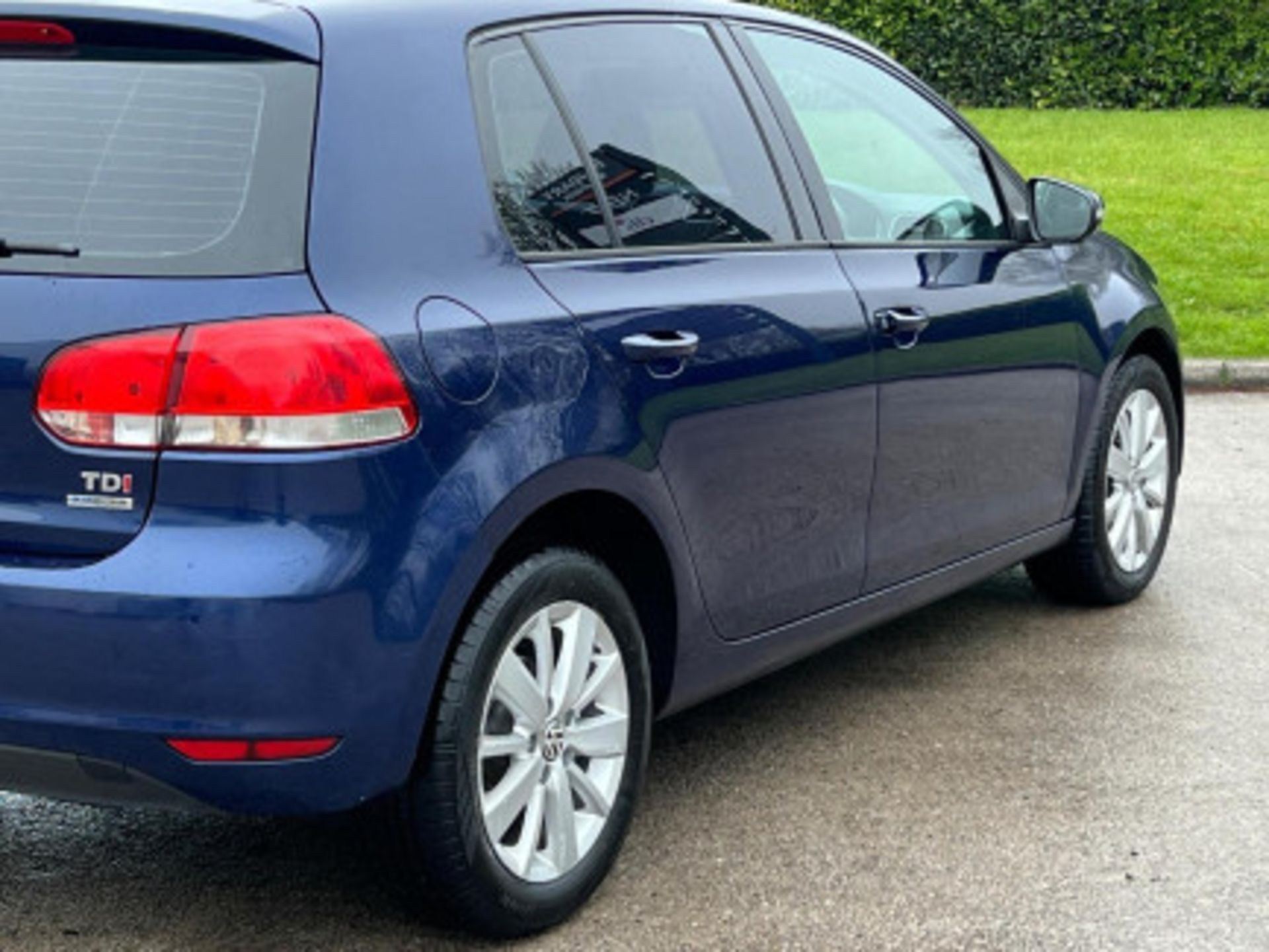 VOLKSWAGEN GOLF 1.6 TDI DSG EURO 5 >>--NO VAT ON HAMMER--<< - Image 36 of 113