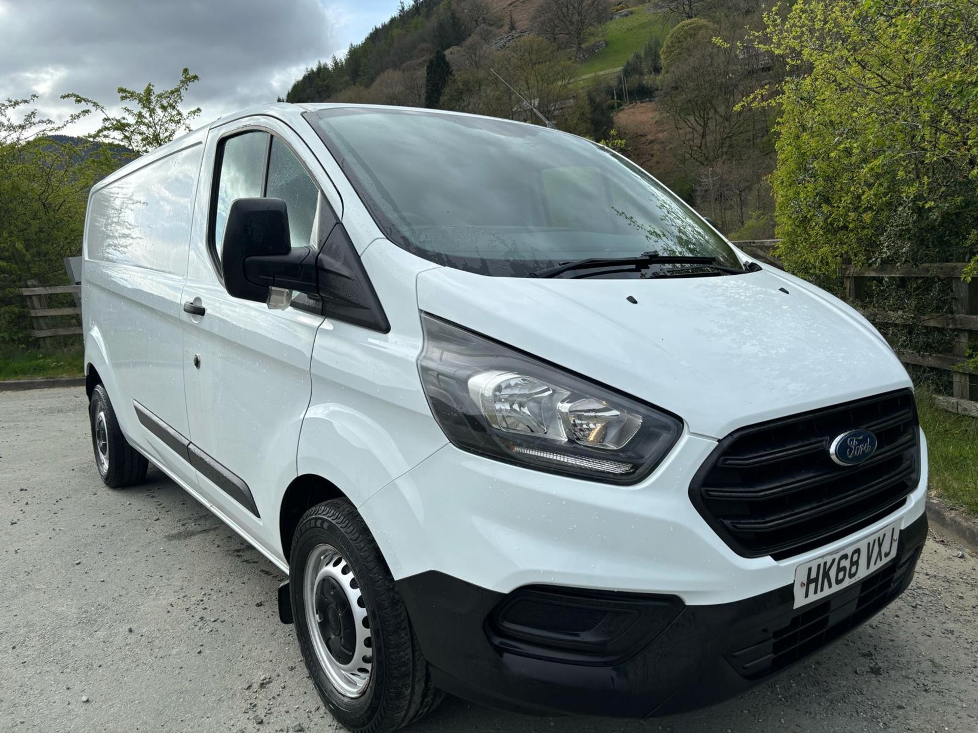 EFFICIENCY AND COMFORT COMBINED: 2019 FORD TRANSIT PANEL VAN T300 LWB WITH AIR CON! - Image 2 of 15