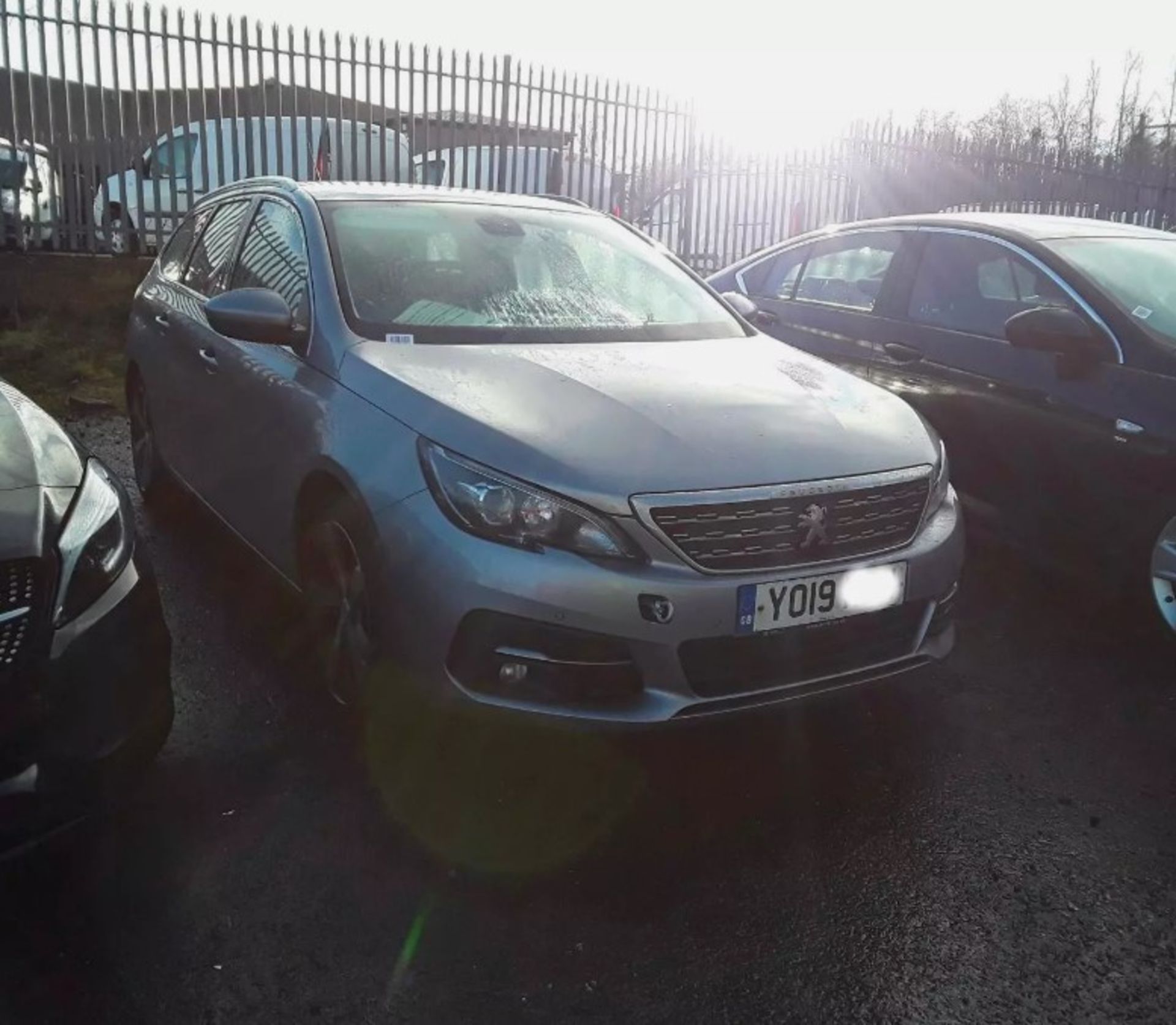 >>--NO VAT ON HAMMER--<< STYLISH 2019 PEUGEOT 308 ESTATE ALLURE HDI 130 (SPARES OR REPAIRS) - Image 2 of 13