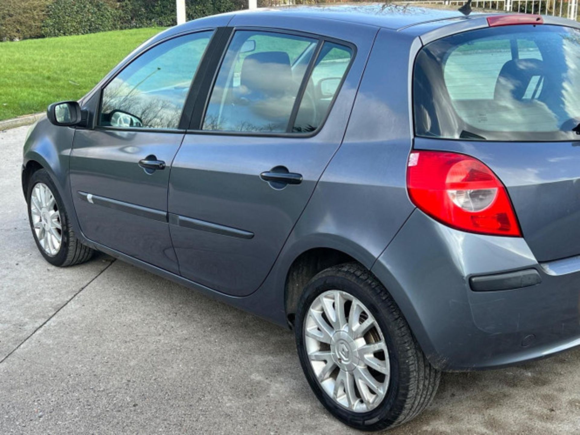 RENAULT CLIO 1.2 16V DYNAMIQUE 5DR **(ONLY K MILEAGE)** >>--NO VAT ON HAMMER--<< - Image 53 of 62