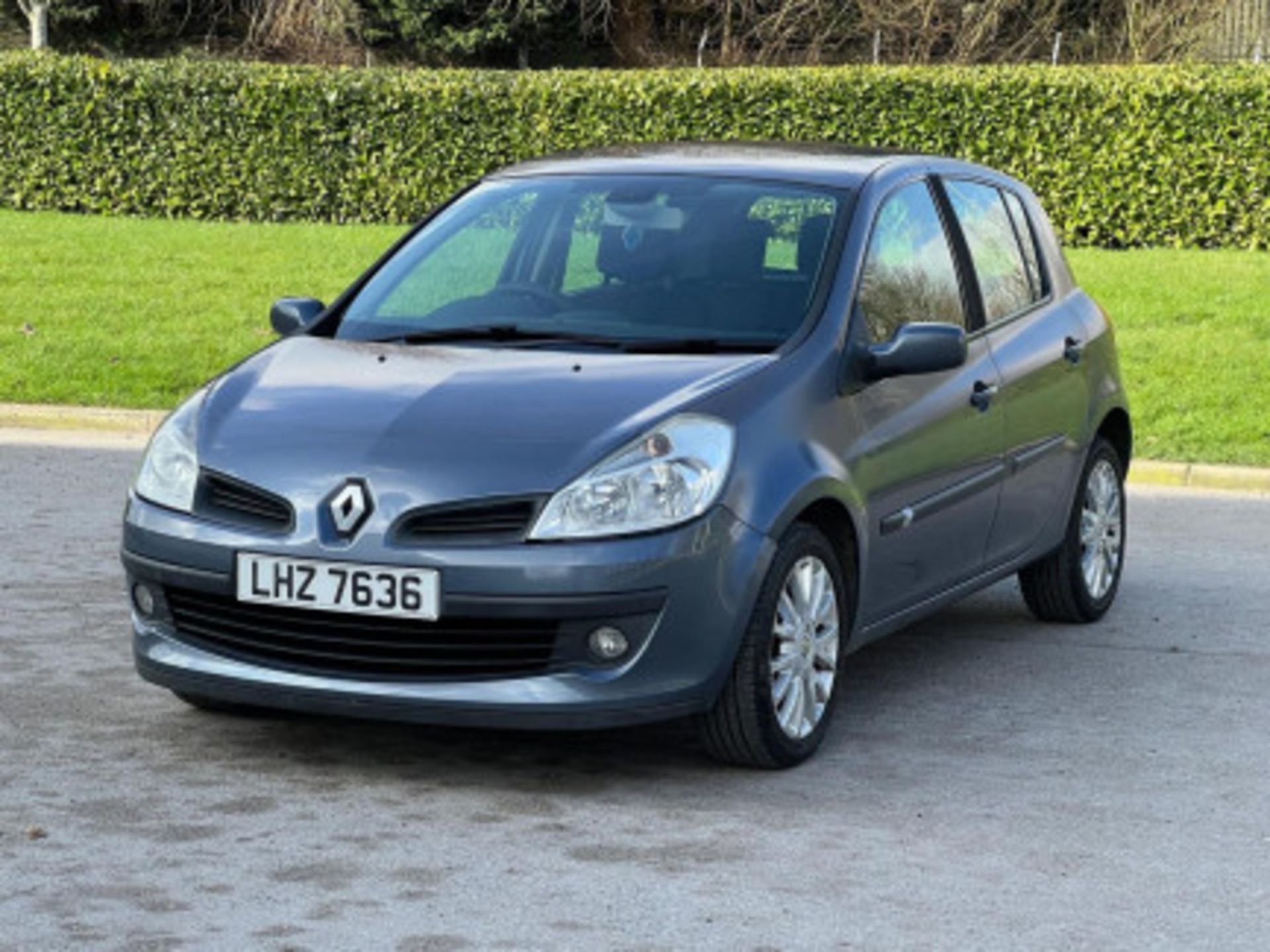 RENAULT CLIO 1.2 16V DYNAMIQUE 5DR **(ONLY K MILEAGE)** >>--NO VAT ON HAMMER--<< - Image 23 of 62