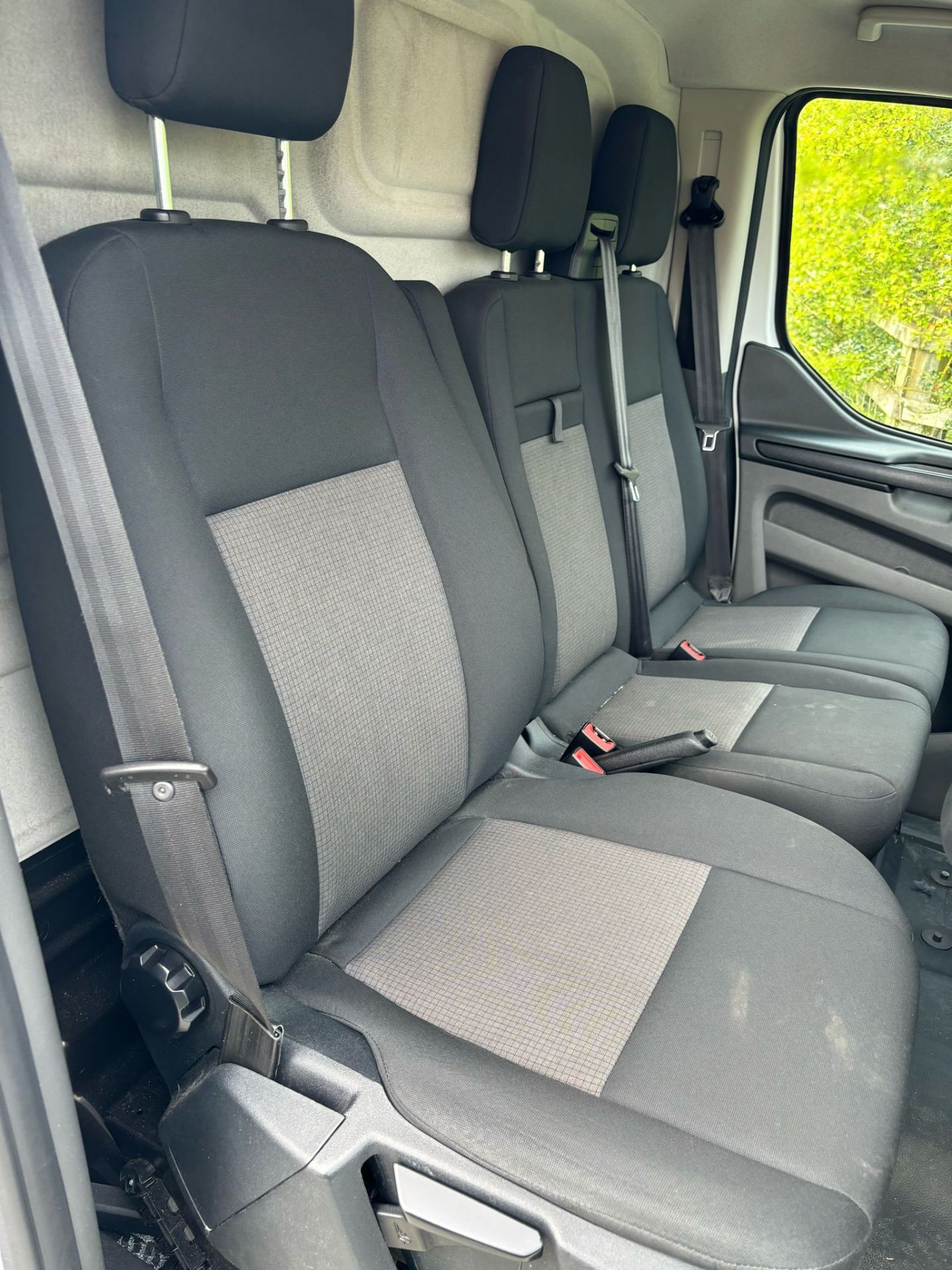 EFFICIENCY AND COMFORT COMBINED: 2019 FORD TRANSIT PANEL VAN T300 LWB WITH AIR CON! - Image 10 of 15