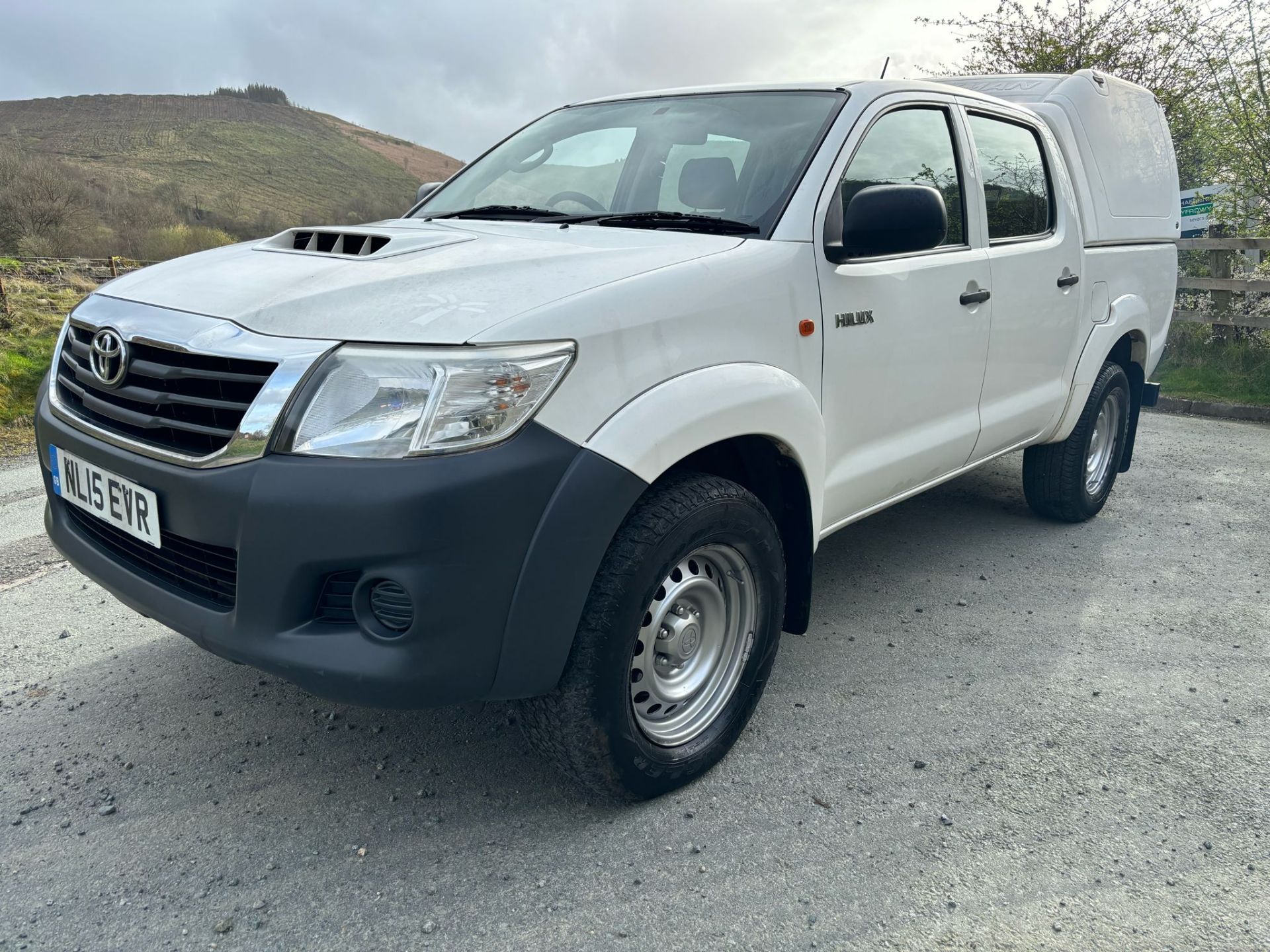 2015 TOYOTA HILUX DOUBLE CAB PICKUP TRUCK – LOW MILEAGE, HIGH PERFORMANCE!