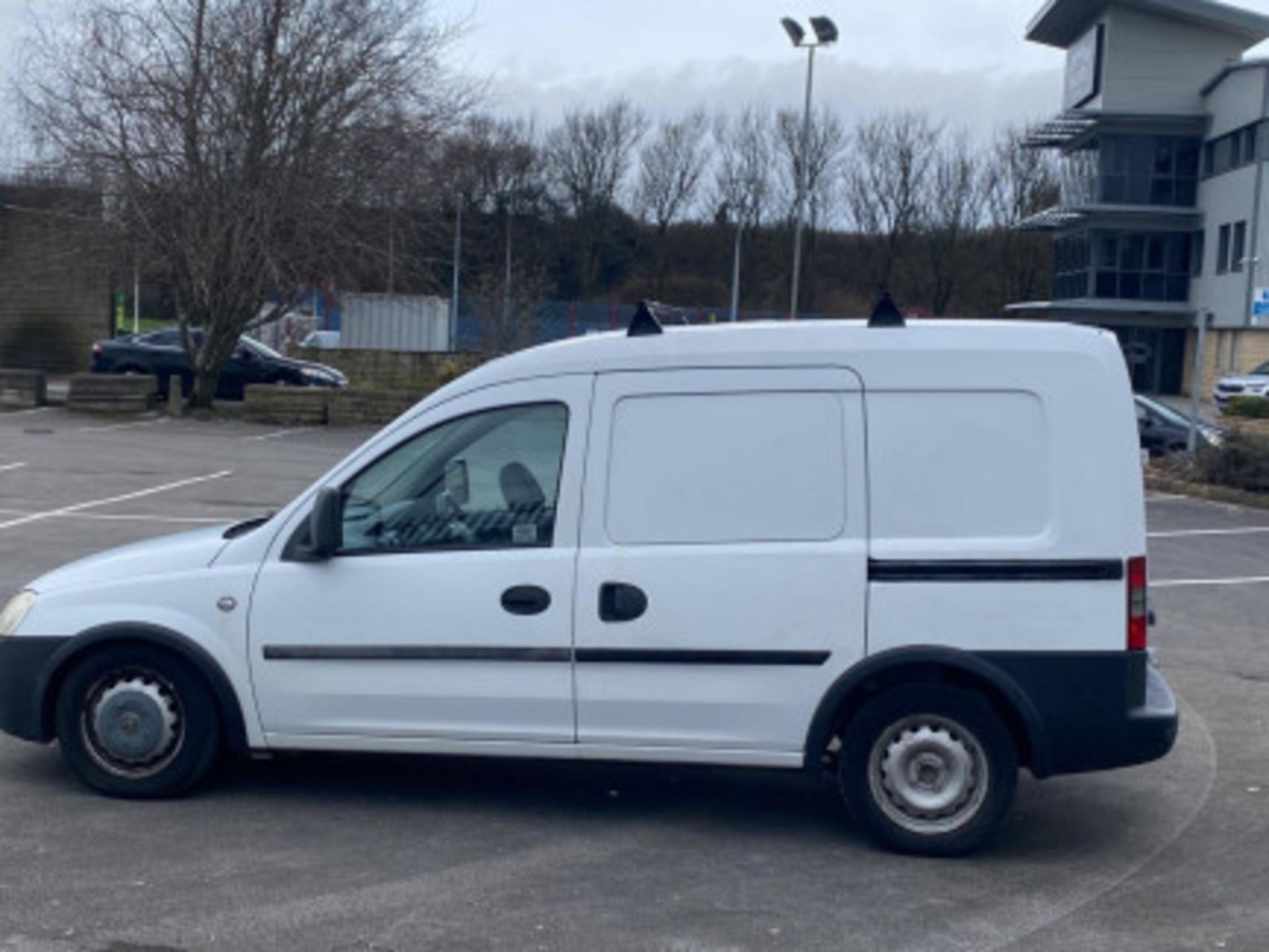 VAUXHALL COMBO 1.7 DTI 2000: A RELIABLE AND WELL-MAINTAINED VAN >>--NO VAT ON HAMMER--<<