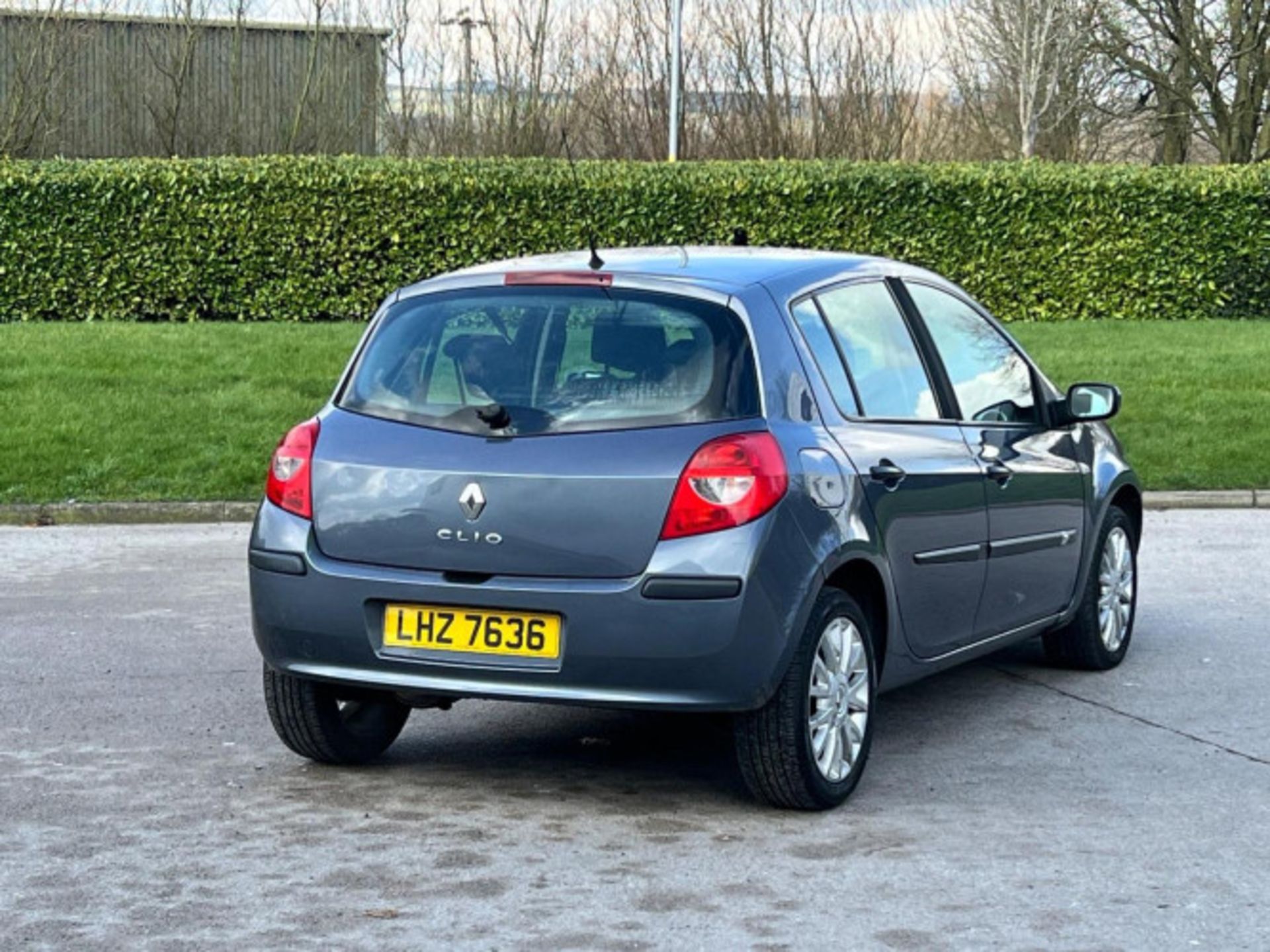 RENAULT CLIO 1.2 16V DYNAMIQUE 5DR **(ONLY K MILEAGE)** >>--NO VAT ON HAMMER--<< - Image 58 of 62