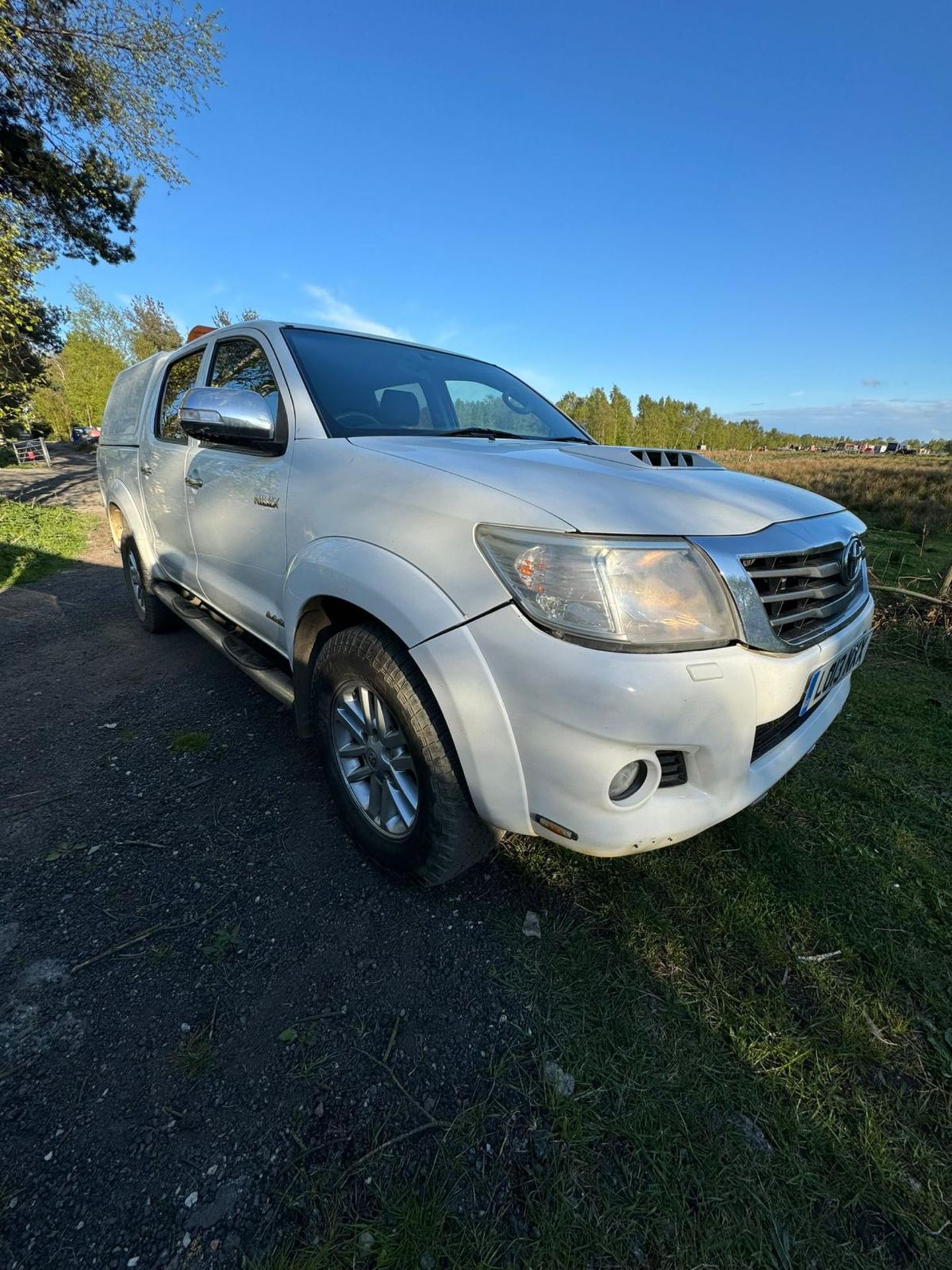 TOYOTA HILUX 2013 INVINCIBLE 3.0 AUTOMATIC - LOW MILEAGE, PREMIUM FEATURES! - Image 14 of 14