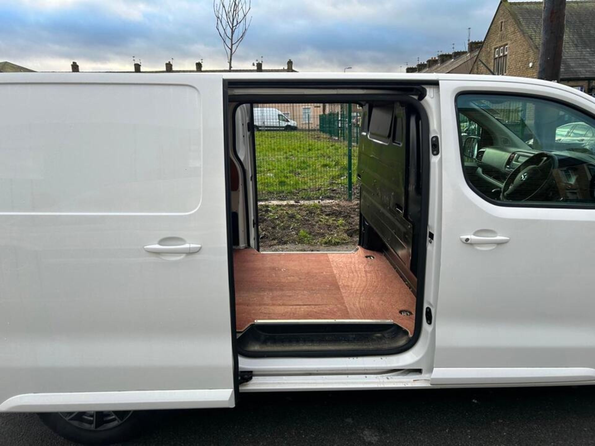 2019 VAUXHALL VIVARO SPORTIVE- ONLY 21 MILES- READY FOR YOUR BUSINESS! - Bild 7 aus 14