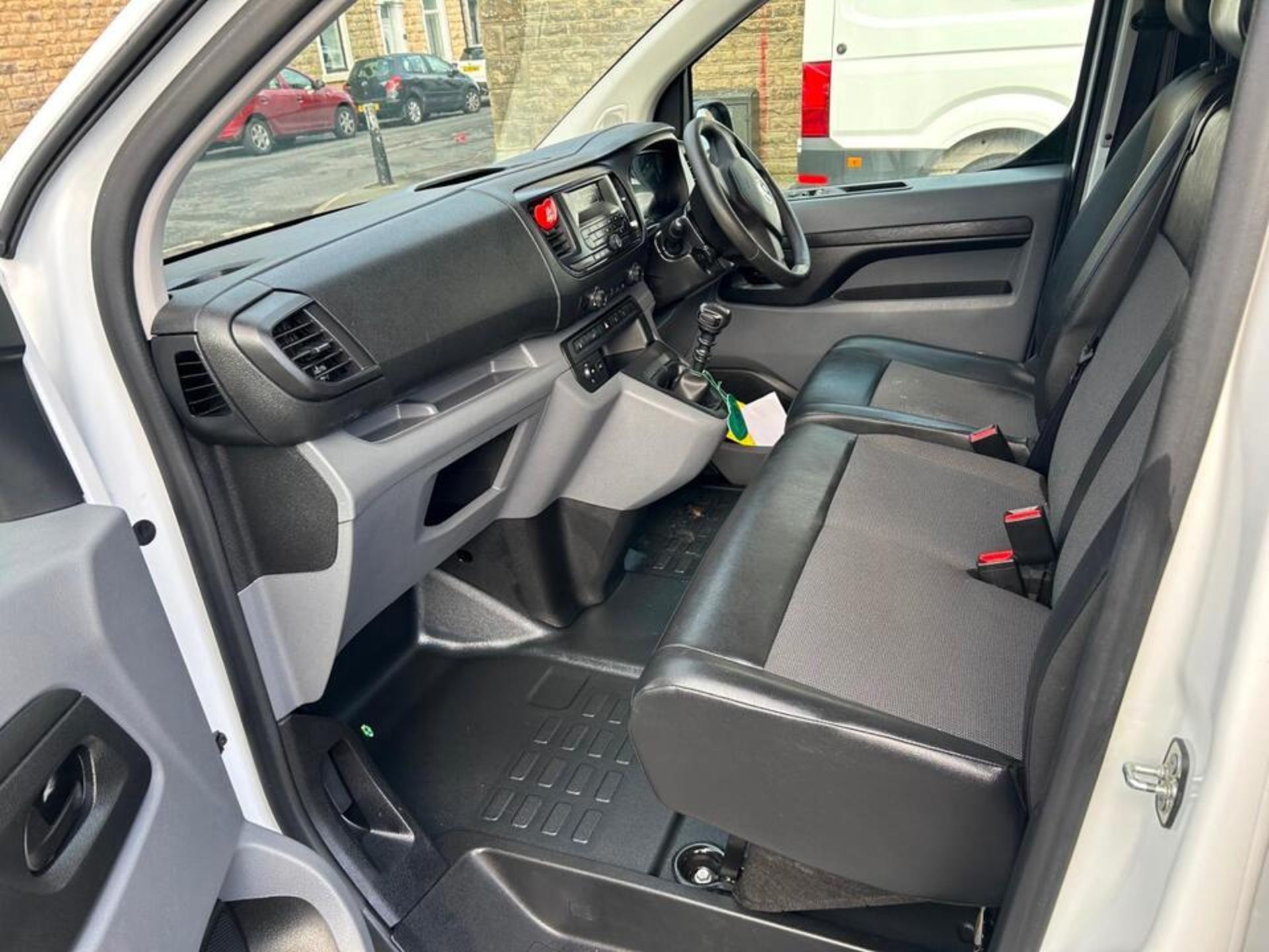 2019 VAUXHALL VIVARO SPORTIVE- ONLY 21 MILES- READY FOR YOUR BUSINESS! - Image 9 of 14