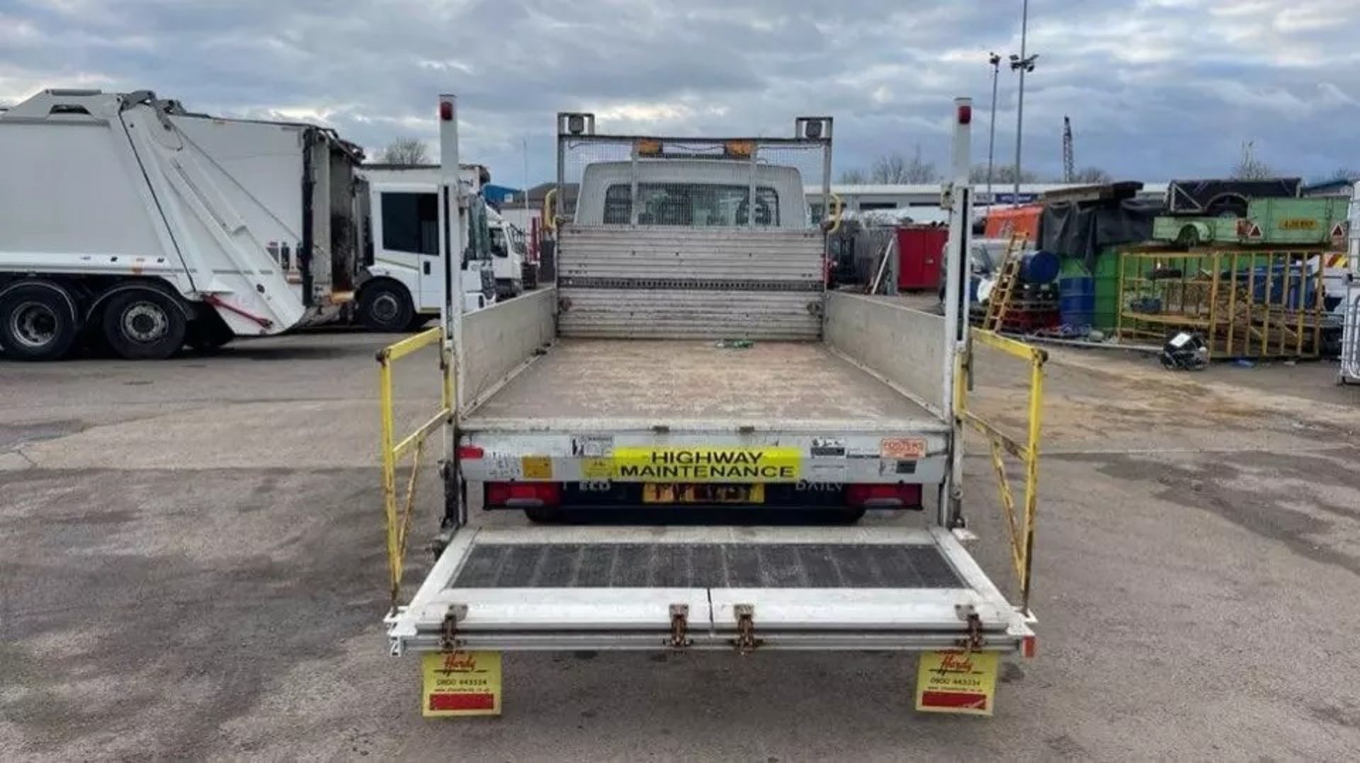 VERSATILE 2018 IVECO DAILY 3.5 TON DROPSIDE TRUCK WITH TAIL LIFT - Image 2 of 11