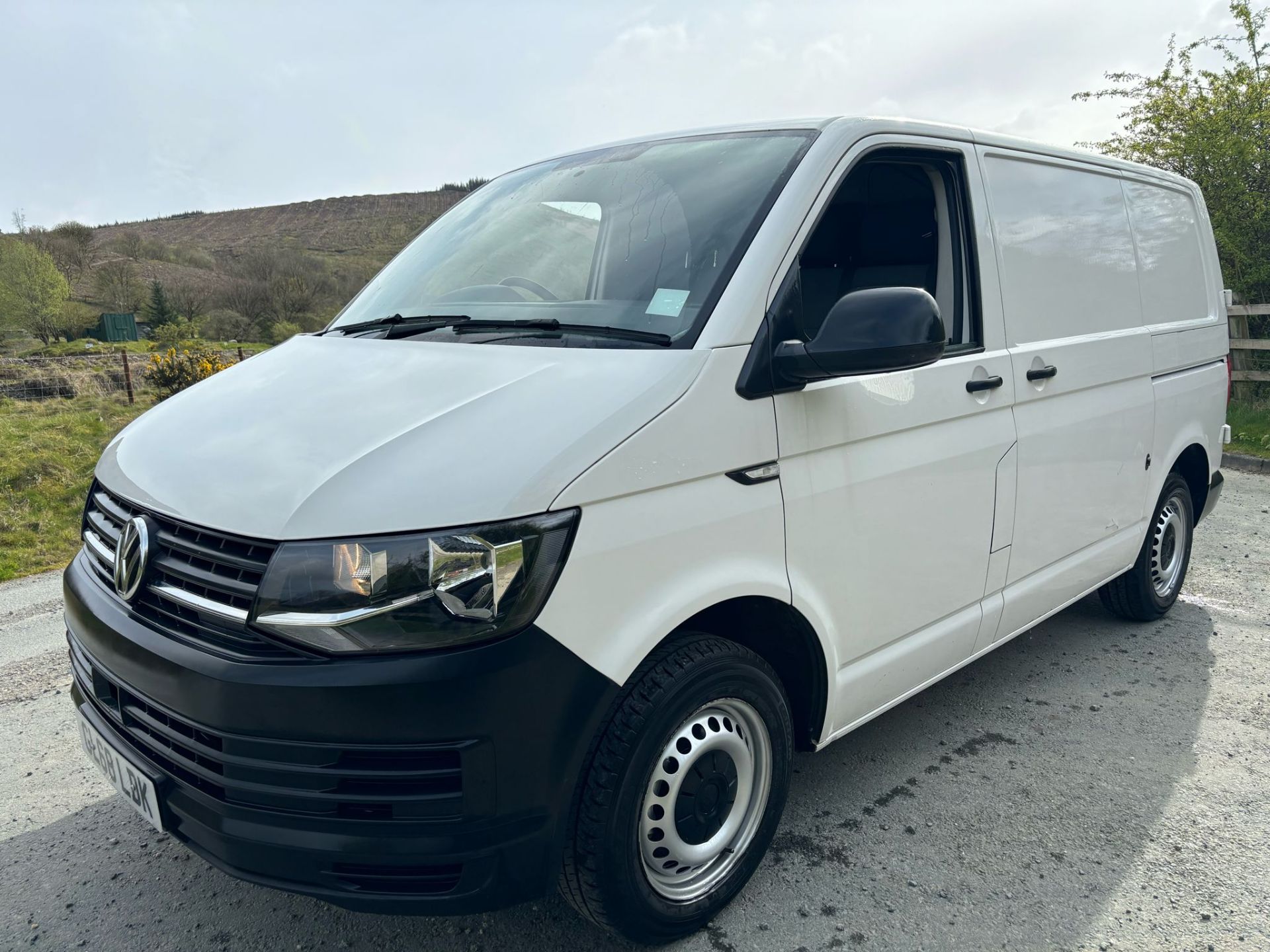 2019 VOLKSWAGEN TRANSPORTER T28 S LINE VW PANEL VAN - Image 14 of 15