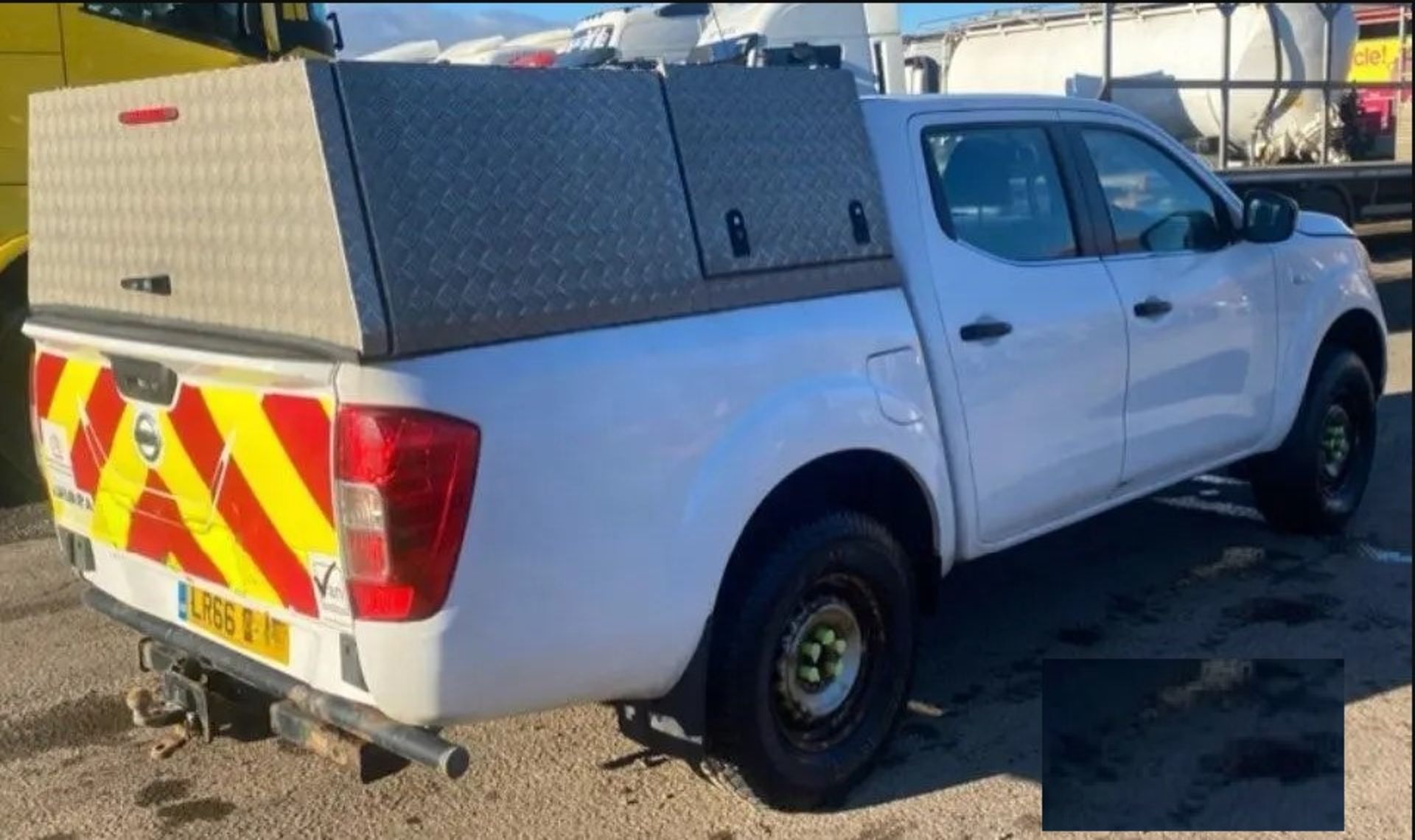 TOUGH 2016 NISSAN NAVARA 4X4 DOUBLE CAB PICKUP - EURO 6 ULEZ COMPLIANT! (SPARES OR REPAIRS) - Image 3 of 16