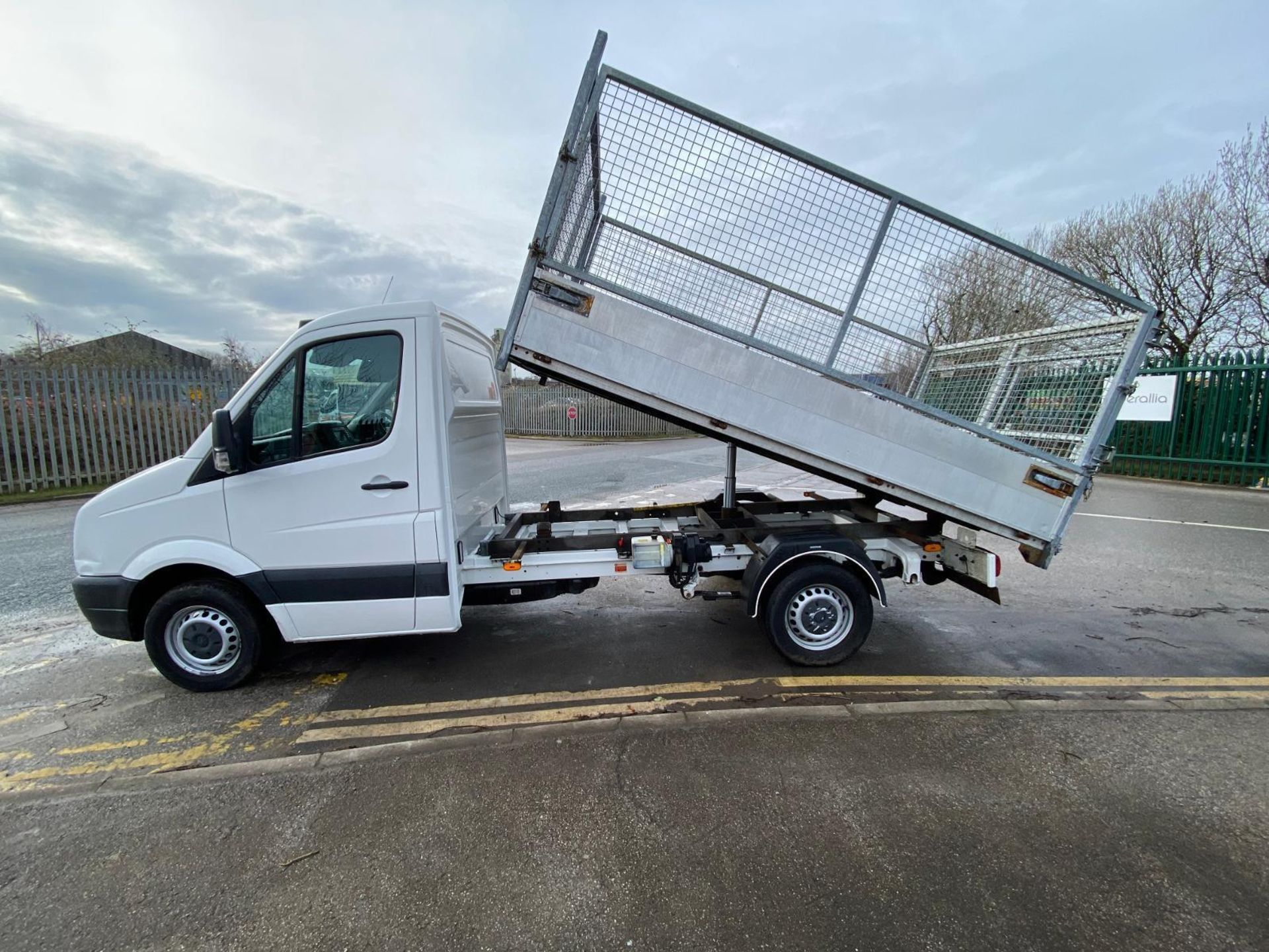 2016 VW CRAFTER: DROP DOWN CAGE TIPPER, MANUAL TRANSMISSION - Image 11 of 13