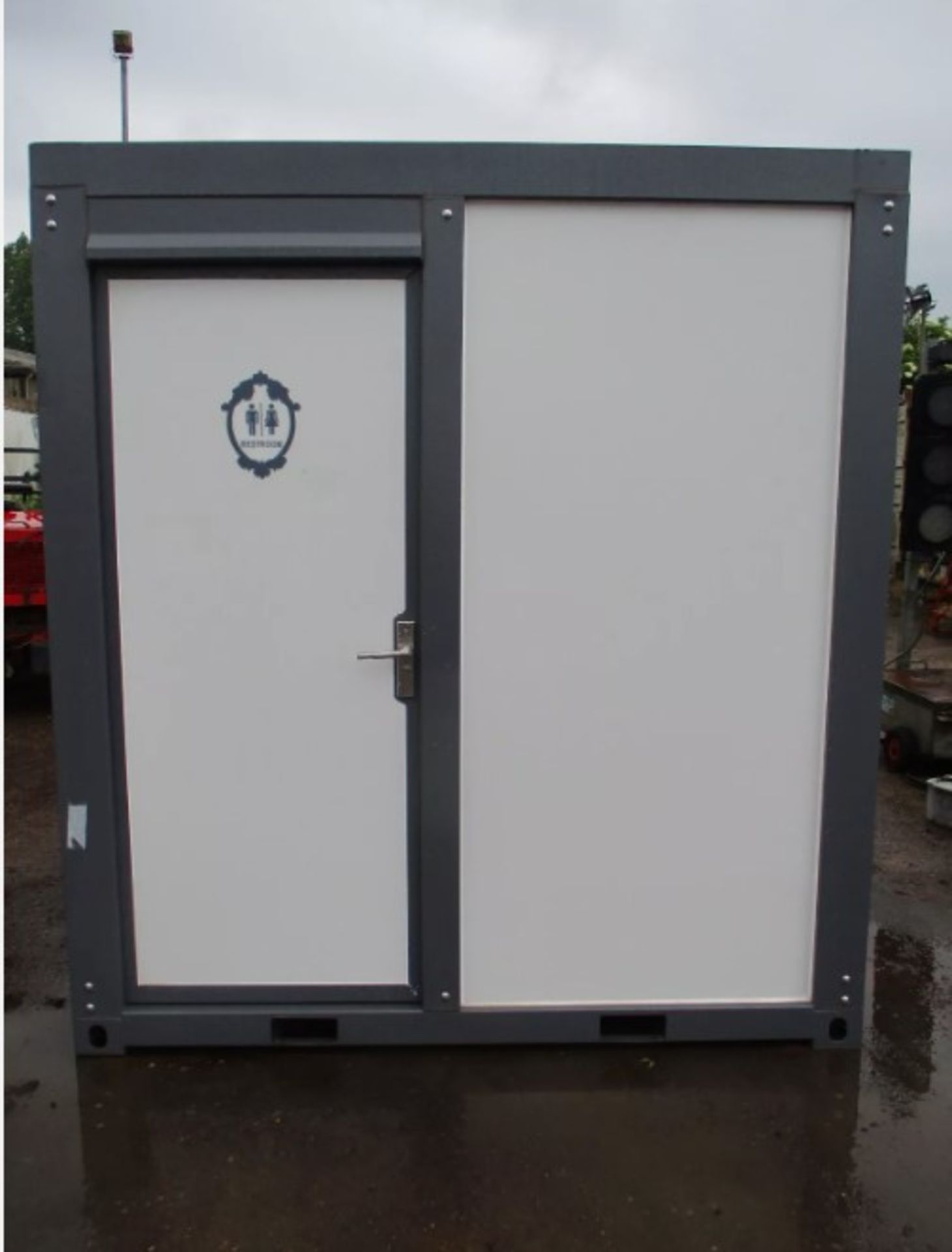SHIPPING CONTAINER SHOWER/TOILET BLOCK - COMPACT AND CONVENIENT