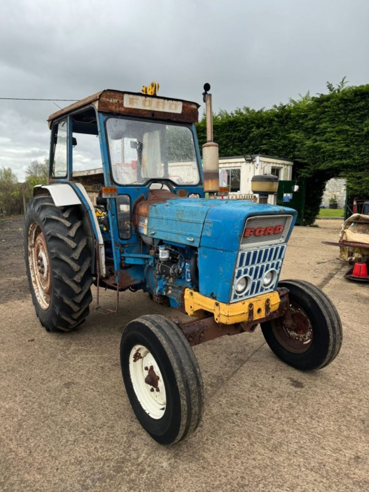 RELIABLE WORKHORSE: FORD 4000 TRACTOR - Image 5 of 8