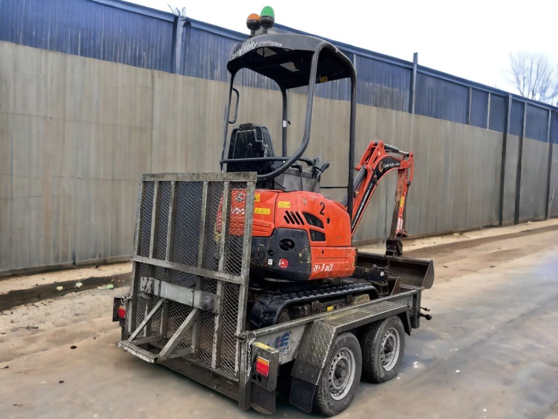 KUBOTA U17-3 MINI EXCAVATOR WITH M&E 2.7T PLANT TRAILER - Image 7 of 11